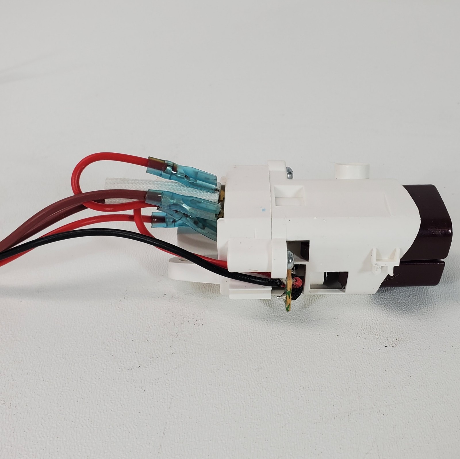 Shark NV501 NV500 NV502 NV552 UV560 POWER & BRUSHROLL Push Button Assembly OEM