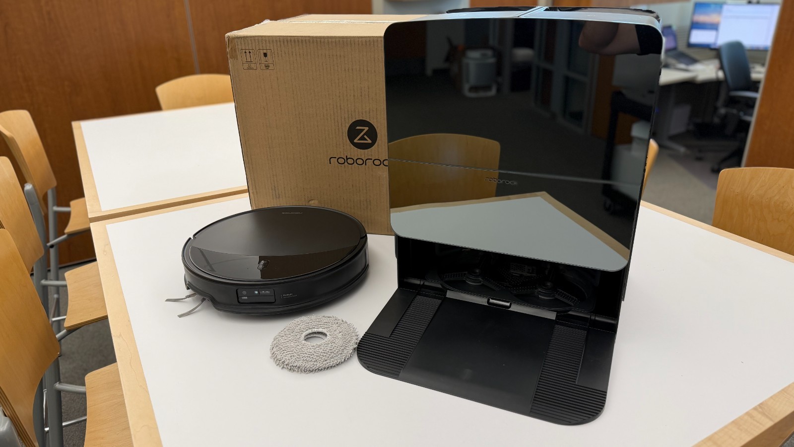 Roborock Saros 10R Robot Vacuum & Mop,22000Pa,Heated Cleaning