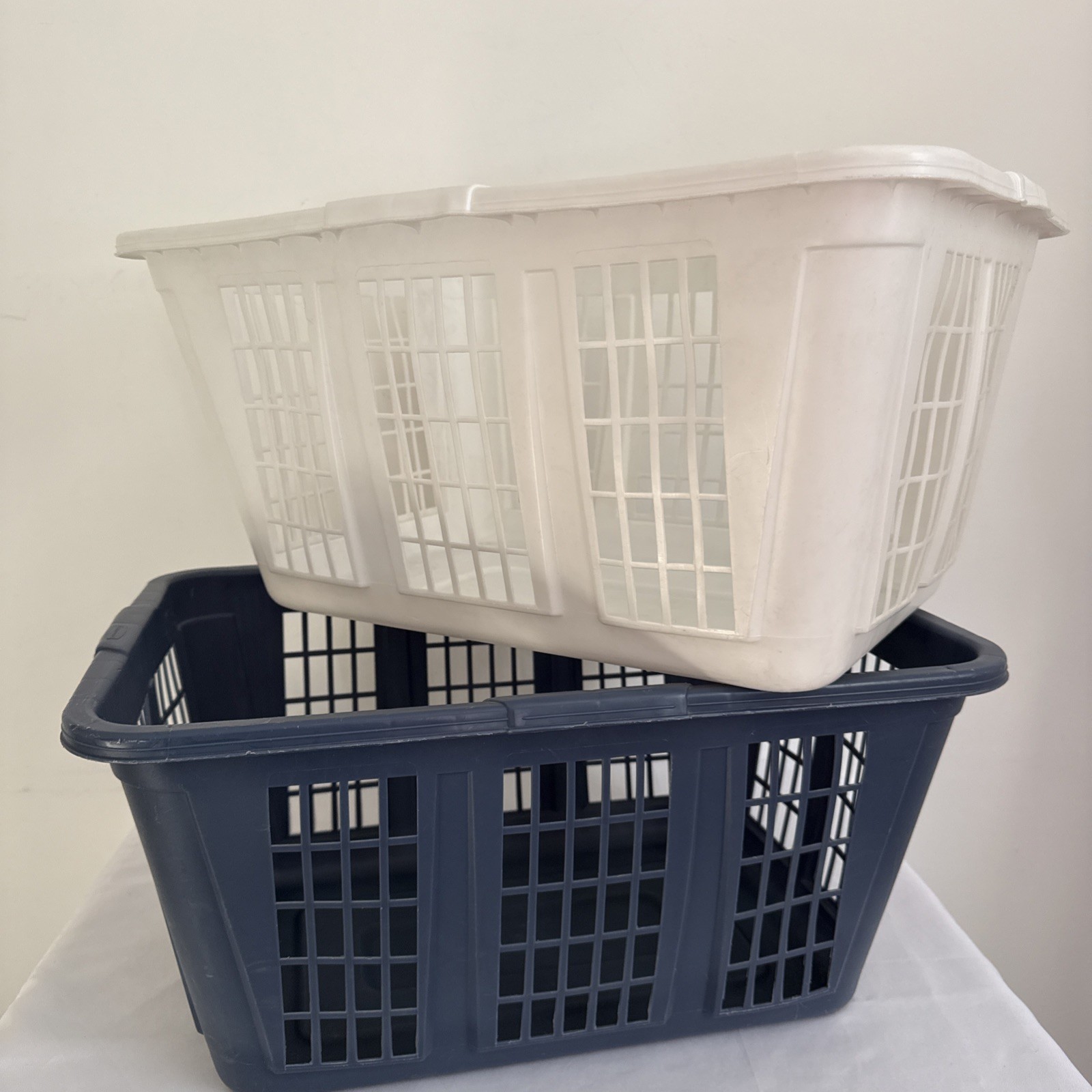 VTG Rubbermaid Laundry Baskets White & Blue No. 2965 Rectangular Retro USA GUC