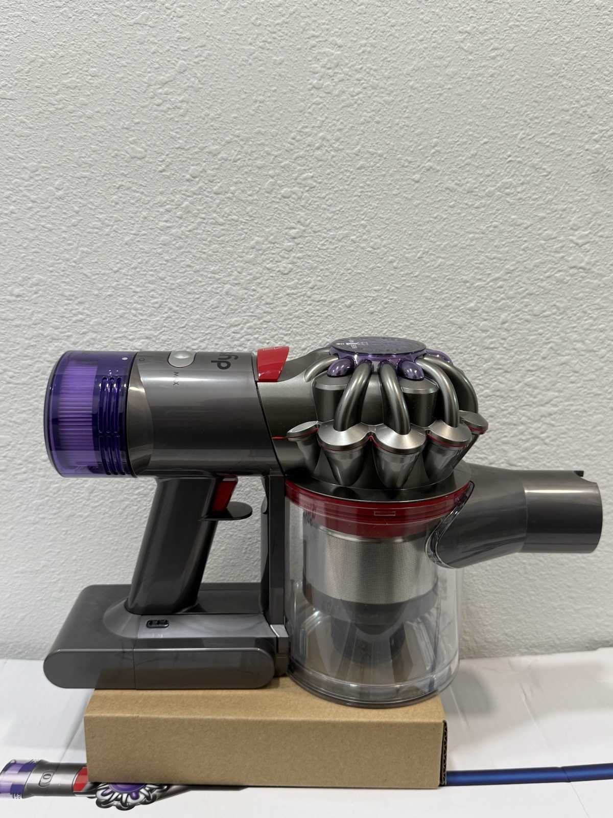 Dyson V8 Cordless Stick Vacuum SV25 #400494-01
