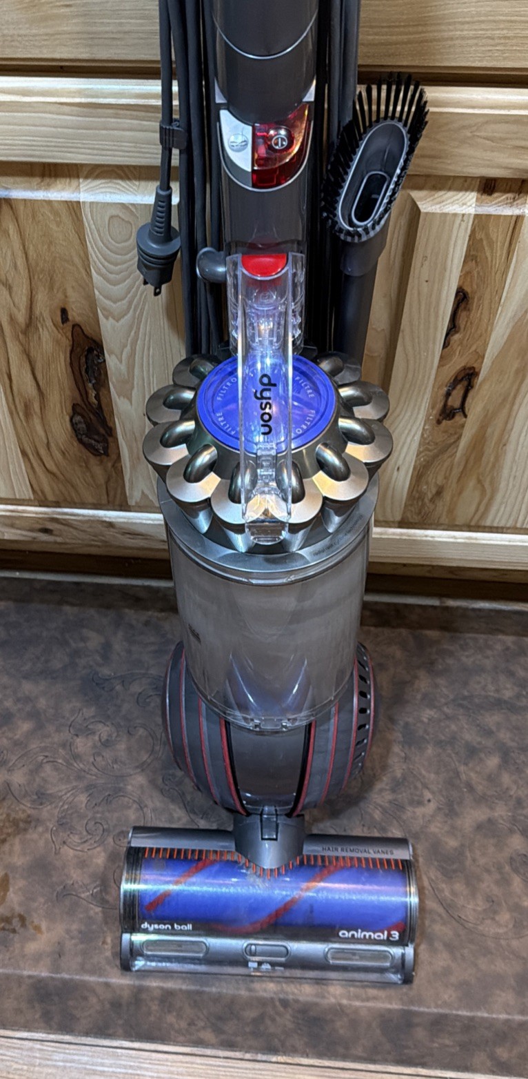 Dyson Animal 3 Purple Ball Upright Vacuum Cleaner w/Wand Tool.Good Working Cond.