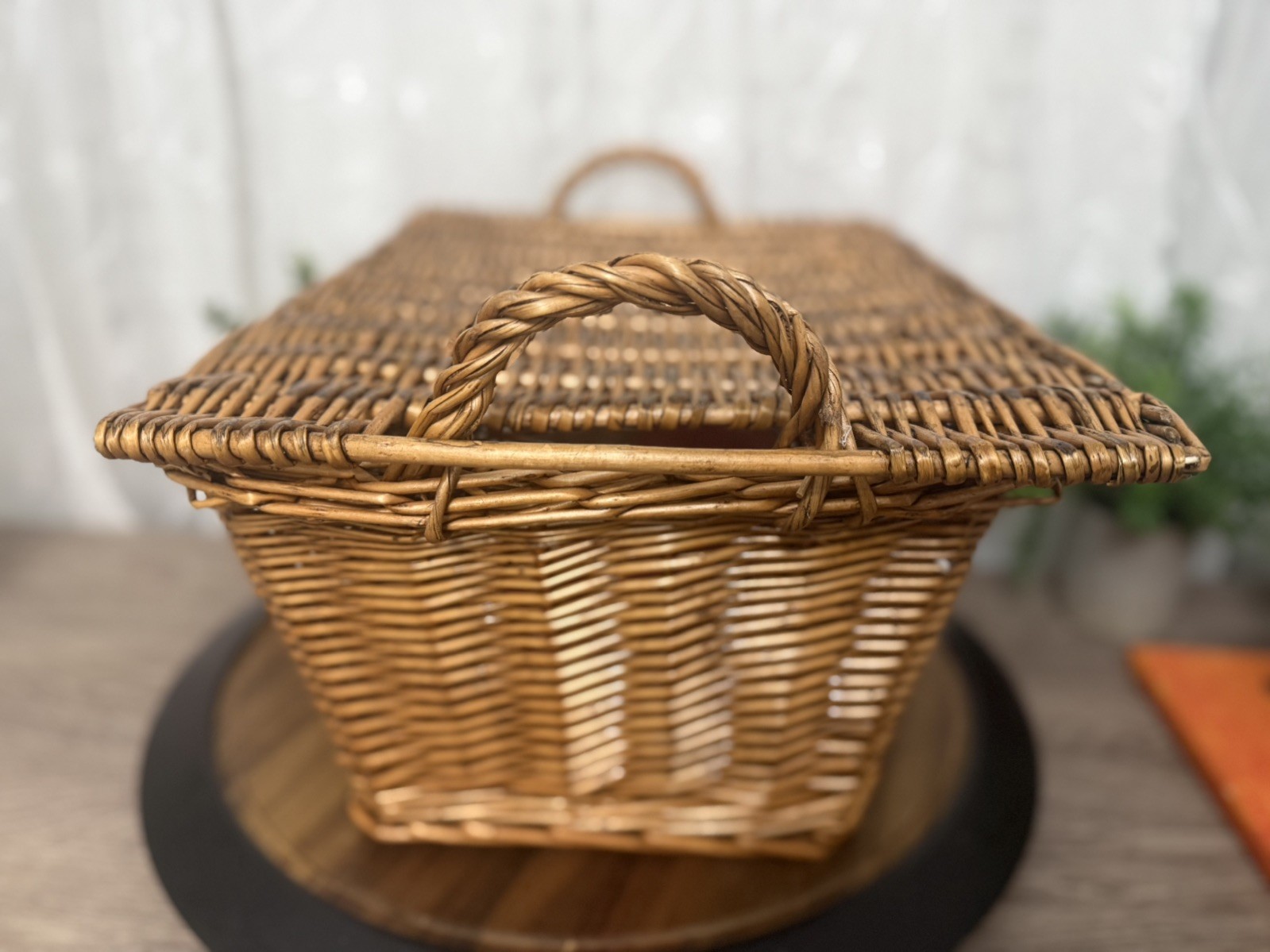 Gift Tree Wicker Basket Lift-Off Lid Storage Picnic Basket Handles