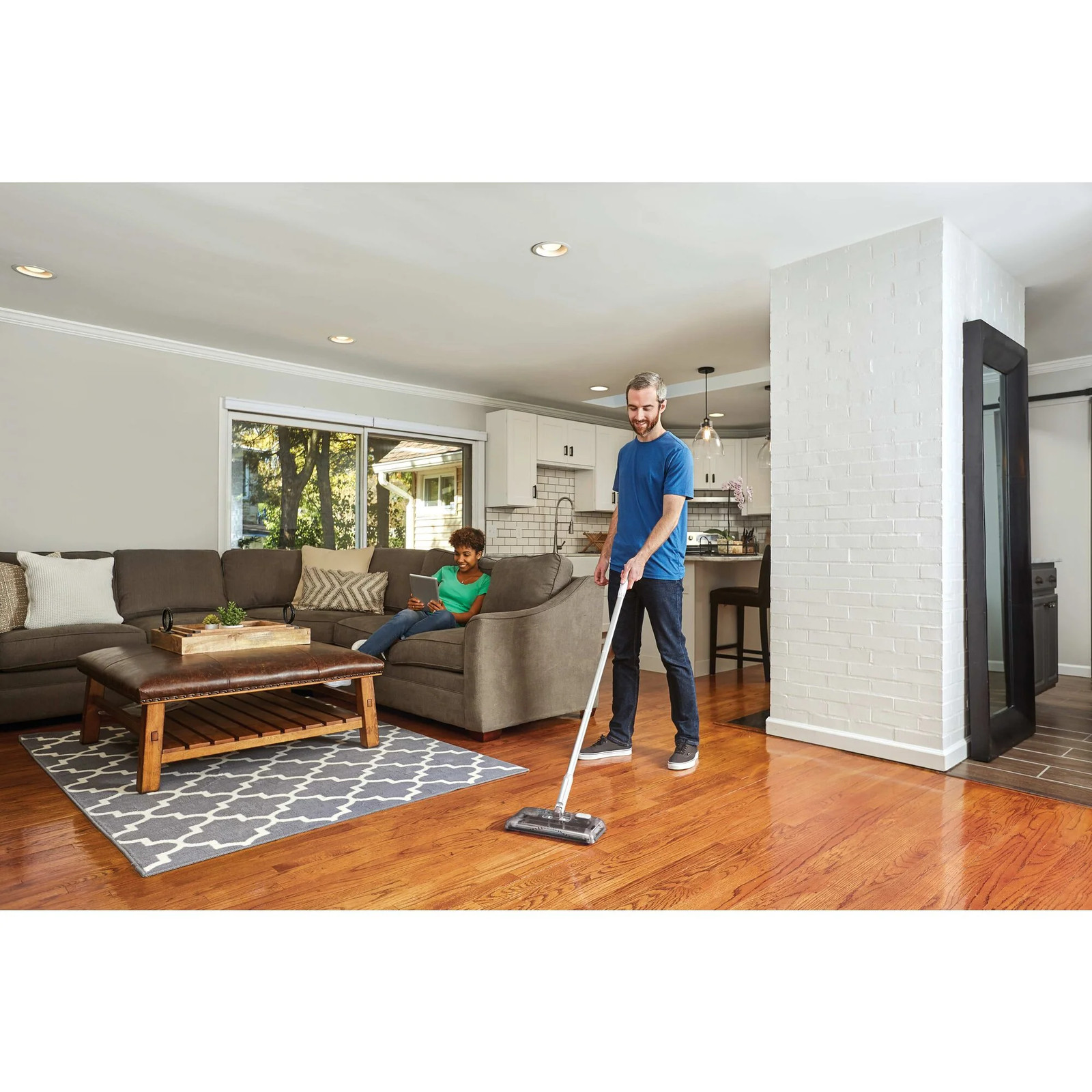 BLACK+DECKER 50 Minute Powered Floor Sweeper – Powder White – HFS115J10