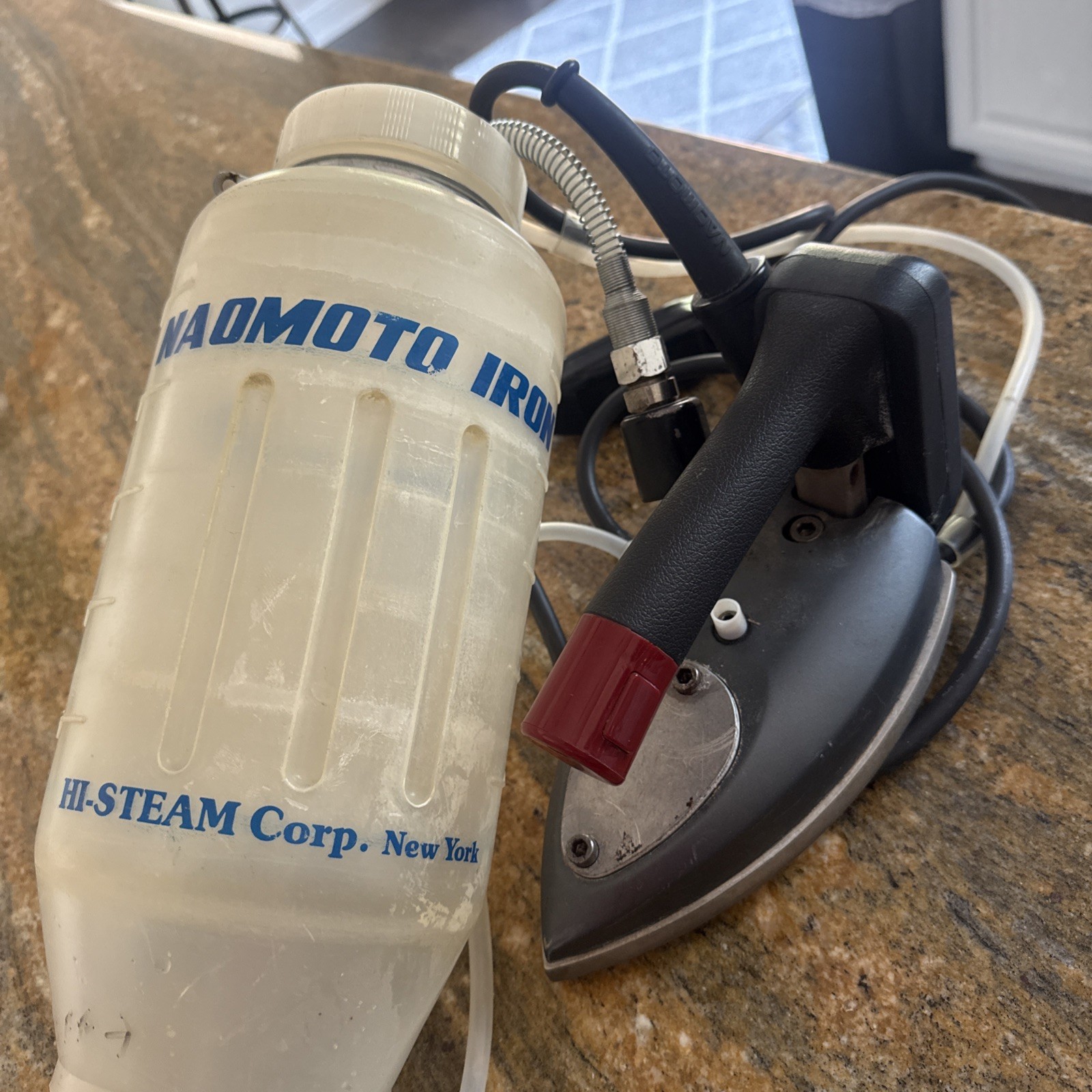 Naomoto HYS-58 Steam Iron Corded w/ Water Tank