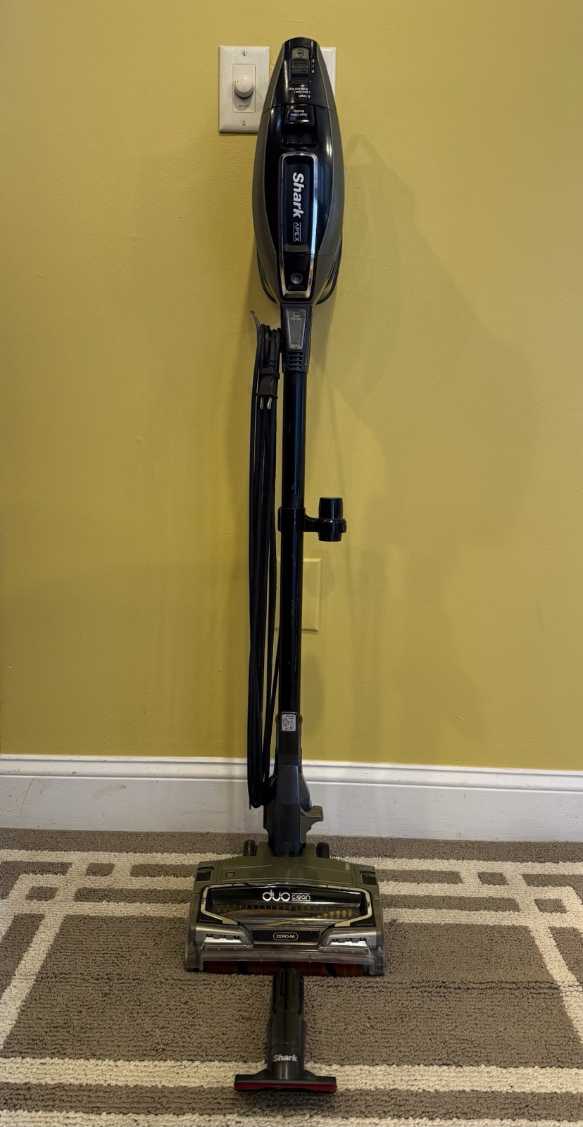 Shark Apex Duo Clean Zero M Slim Vacuum Cleaner W/Attachment ~ Model ZS36066