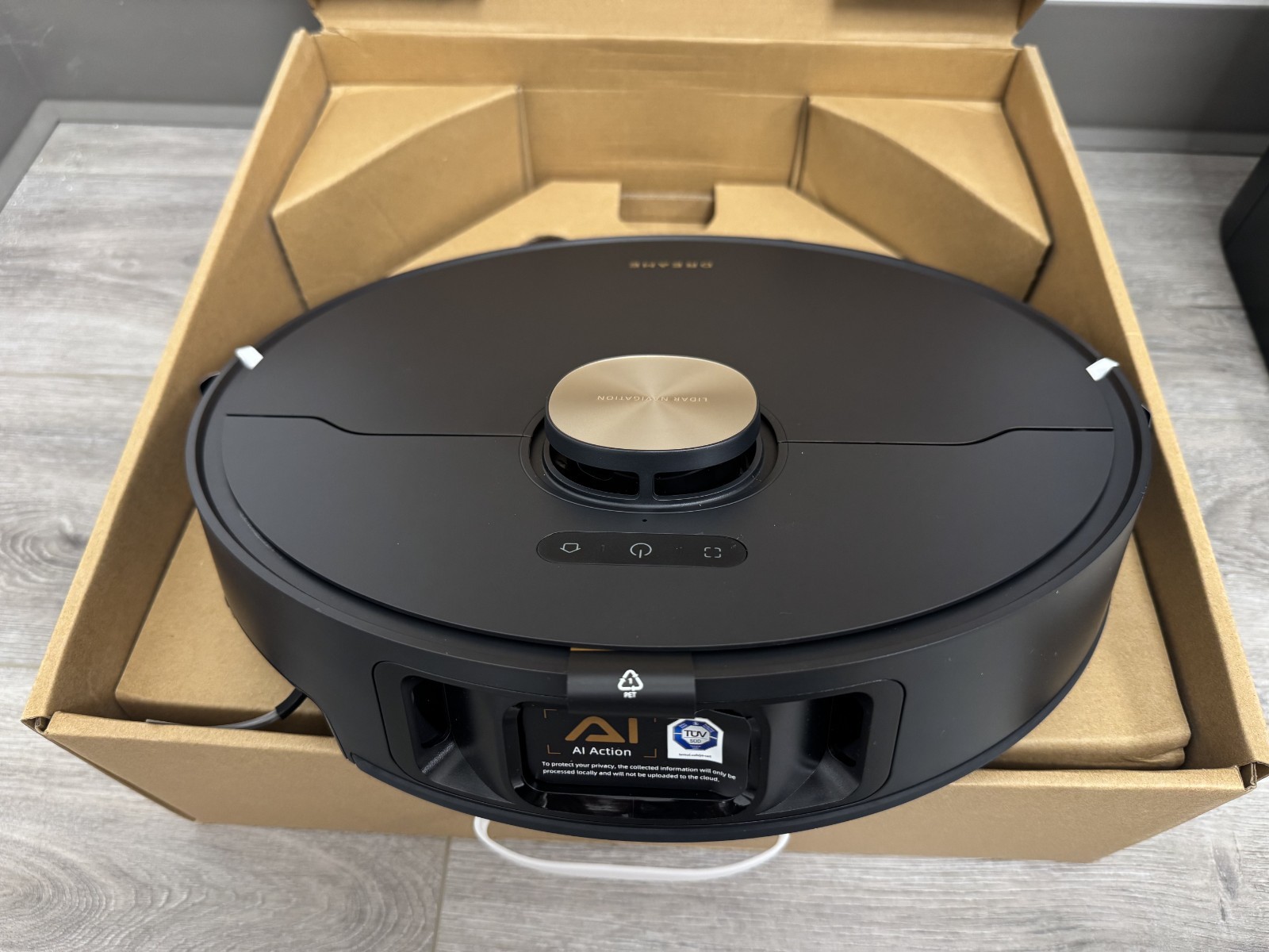 DREAME L50 Ultra Robot Vacuum 19,500Pa Suction Handle High Thresholds – Black