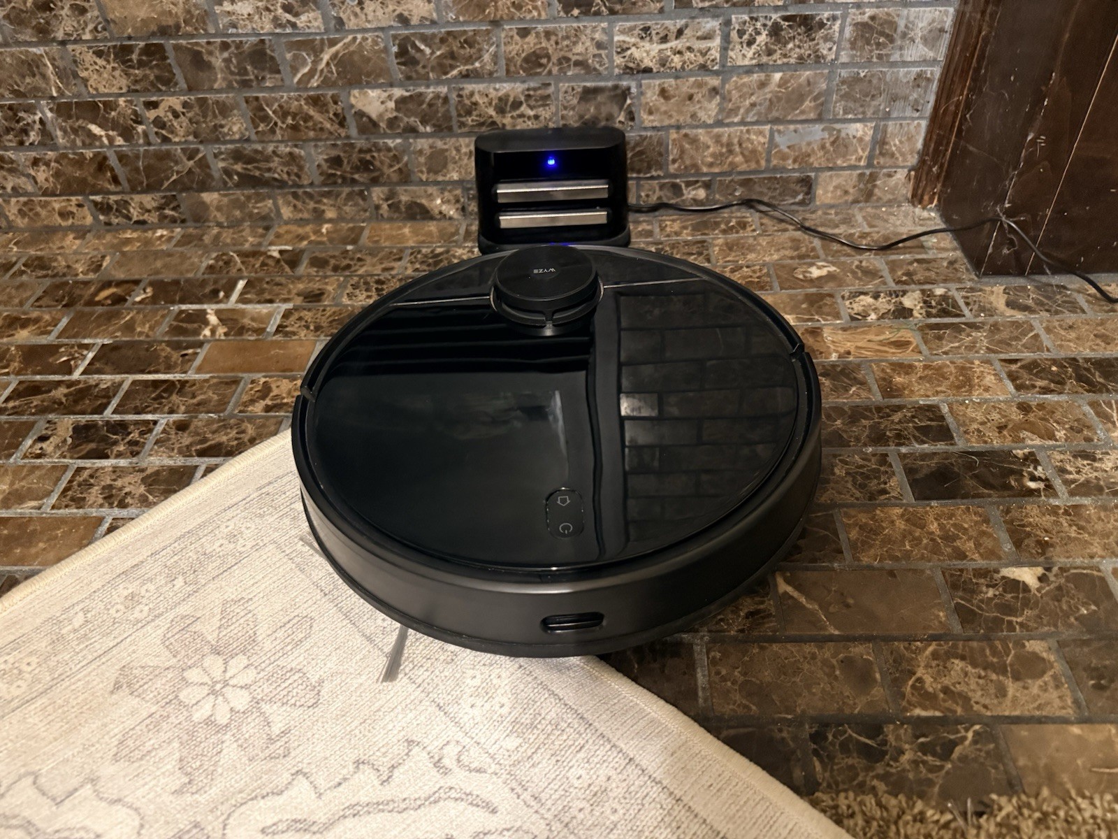 Wyze WVCR200S Robotic Vacuum Cleaner – Needs Battery