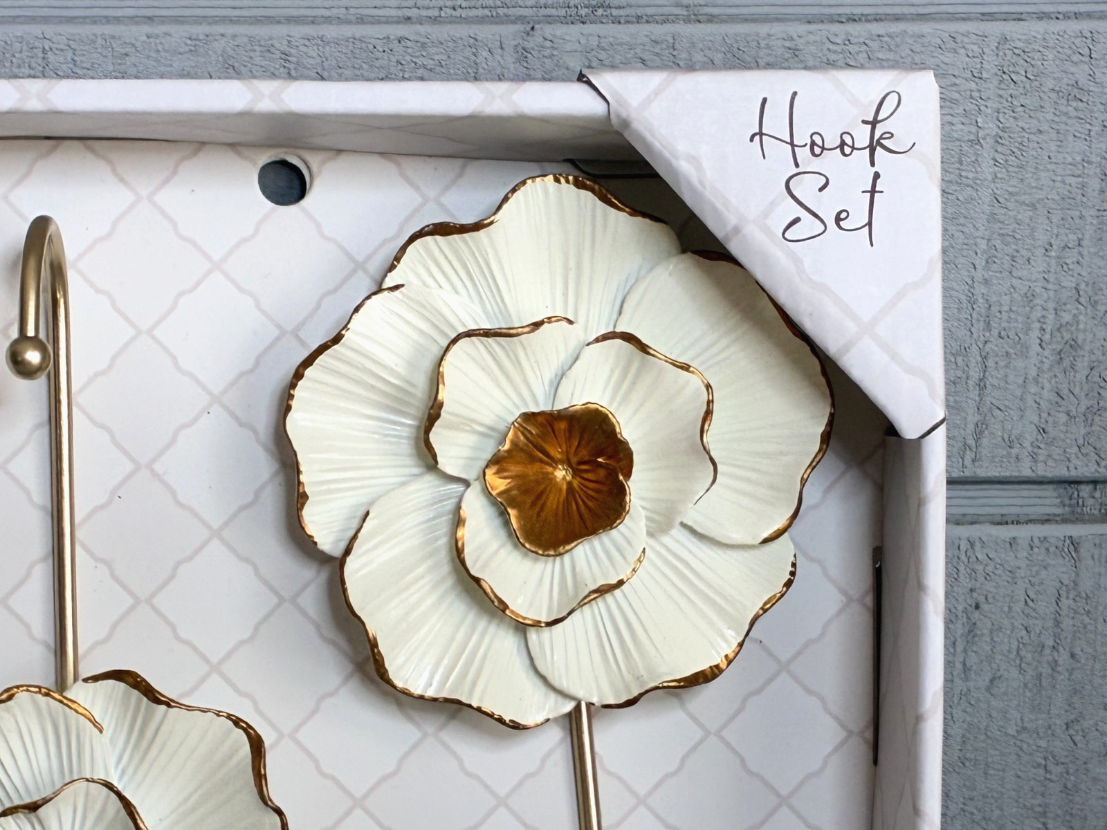 CEDAR and SAGE 3 Piece Flower Hook Set ~ 7.01″ x 3.86″ x 1.65″ ~ NEW IN PACKAGE