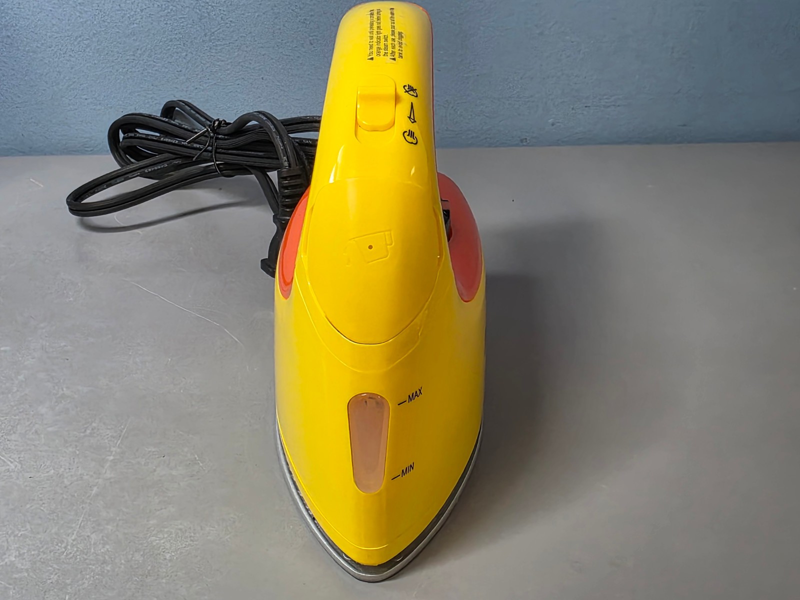 Sundu 1000W Portable & Lightweight Steam Iron w/ Lockable Rest Pad in Yellow