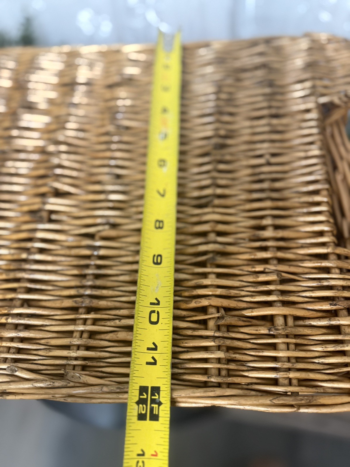 Gift Tree Wicker Basket Lift-Off Lid Storage Picnic Basket Handles
