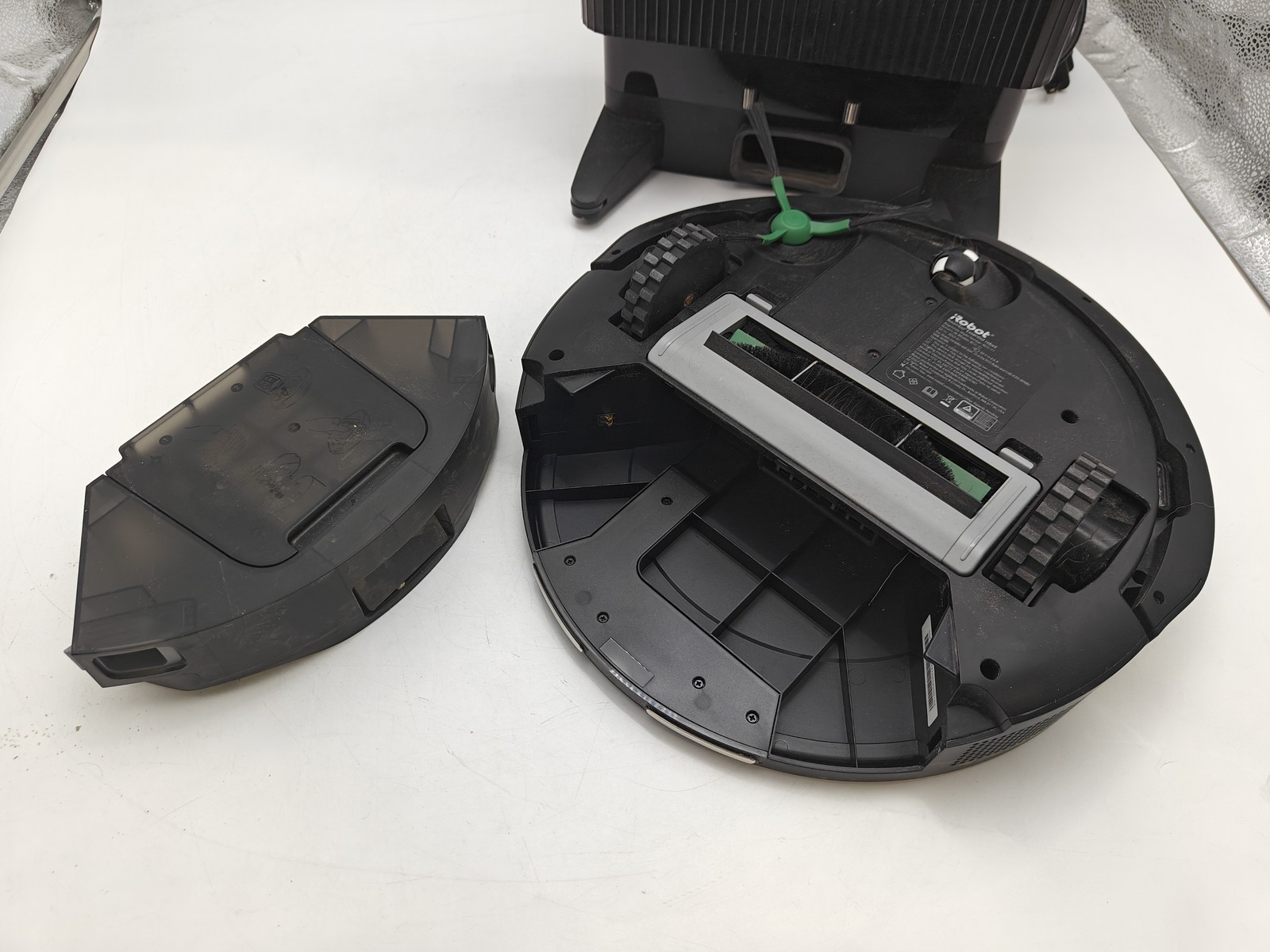 IROBOT ROOMBA COMBO 2 ESSENTIAL ROBOT AUTO EMPTY VAC & MOP – BLACK