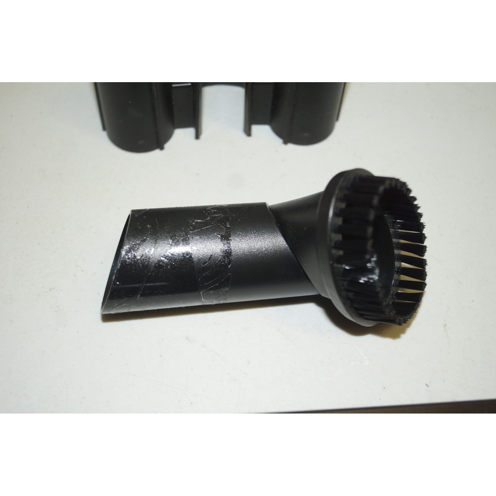 Ryobi Vacuum Attachment Set Crevice Tool Dusting Brush and Storage Clip Black