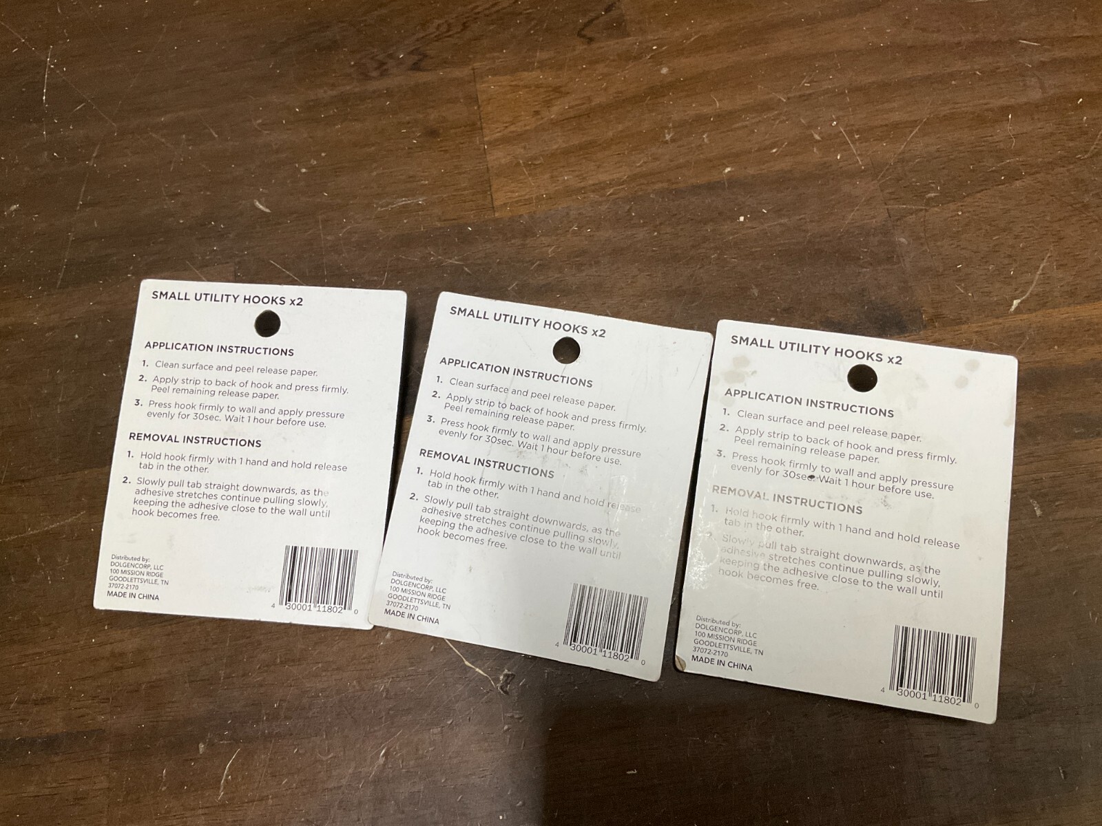 3 – 2 PACKS OF SMALL UTILITY HOOKS 1.1LB PER HOOK CAPACITY
