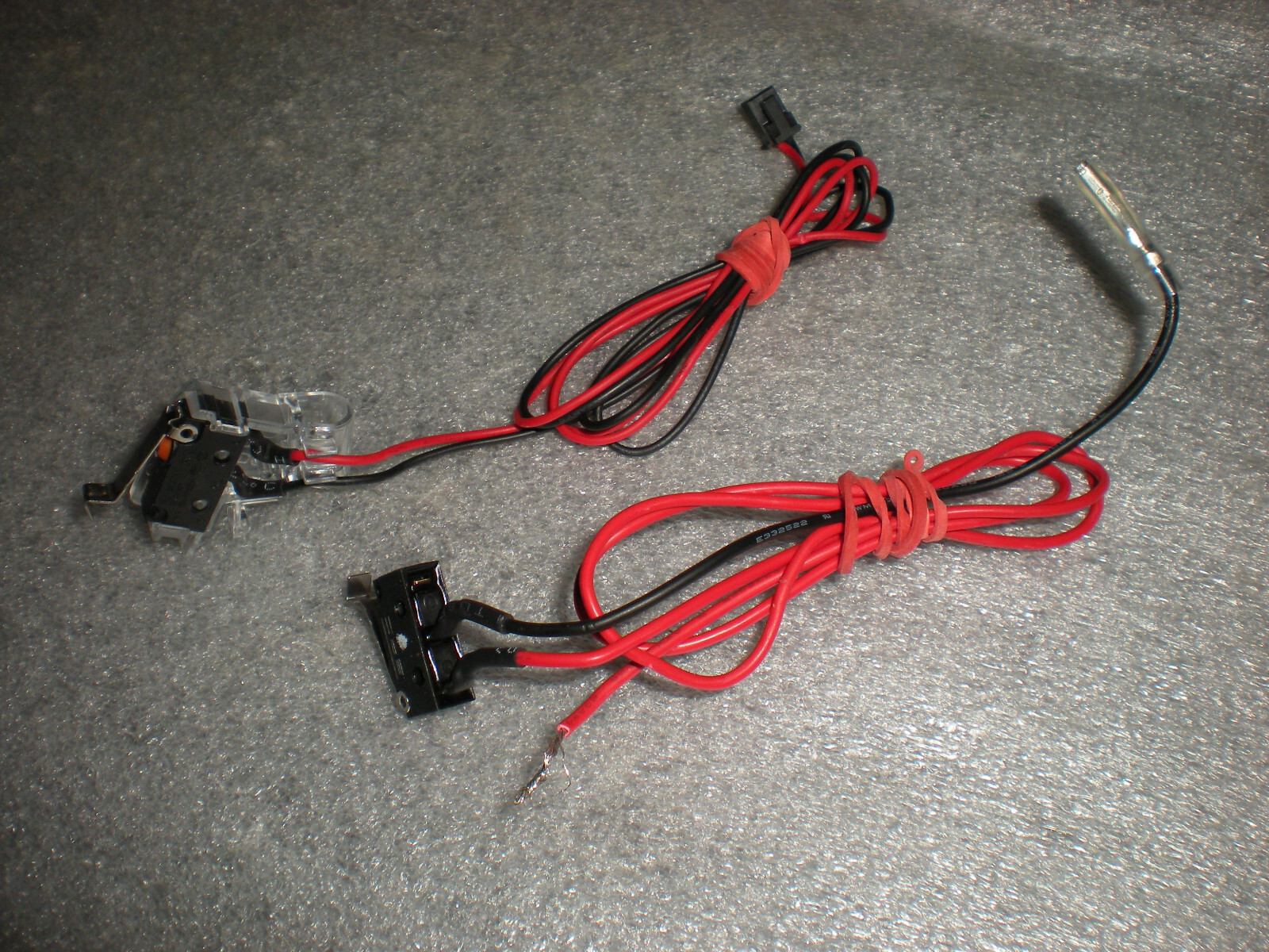 Shark WD261 HydroVac MessMaster Cordless Vacuum Pair Of Brush Head Power Switch