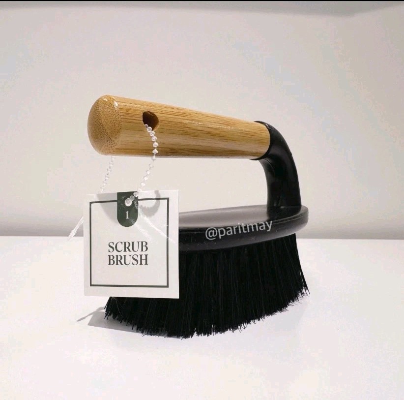 Target Bullseye’s Playground Handle Scrub Brush (NEW WITH TAG)