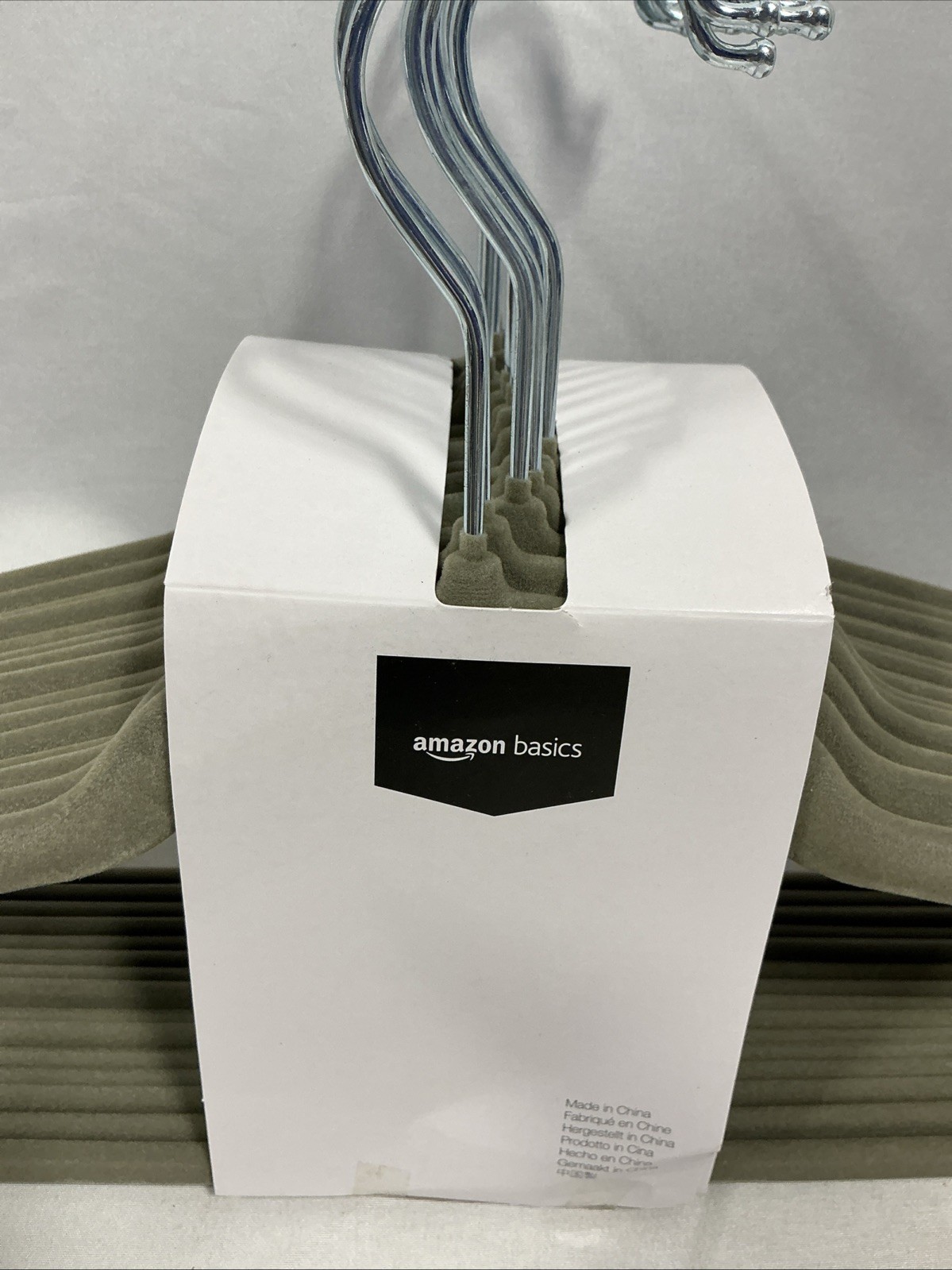 Amazon Basics Slim Velvet Non-Slip Clothes Hangers, Sturdy New 15 Pack