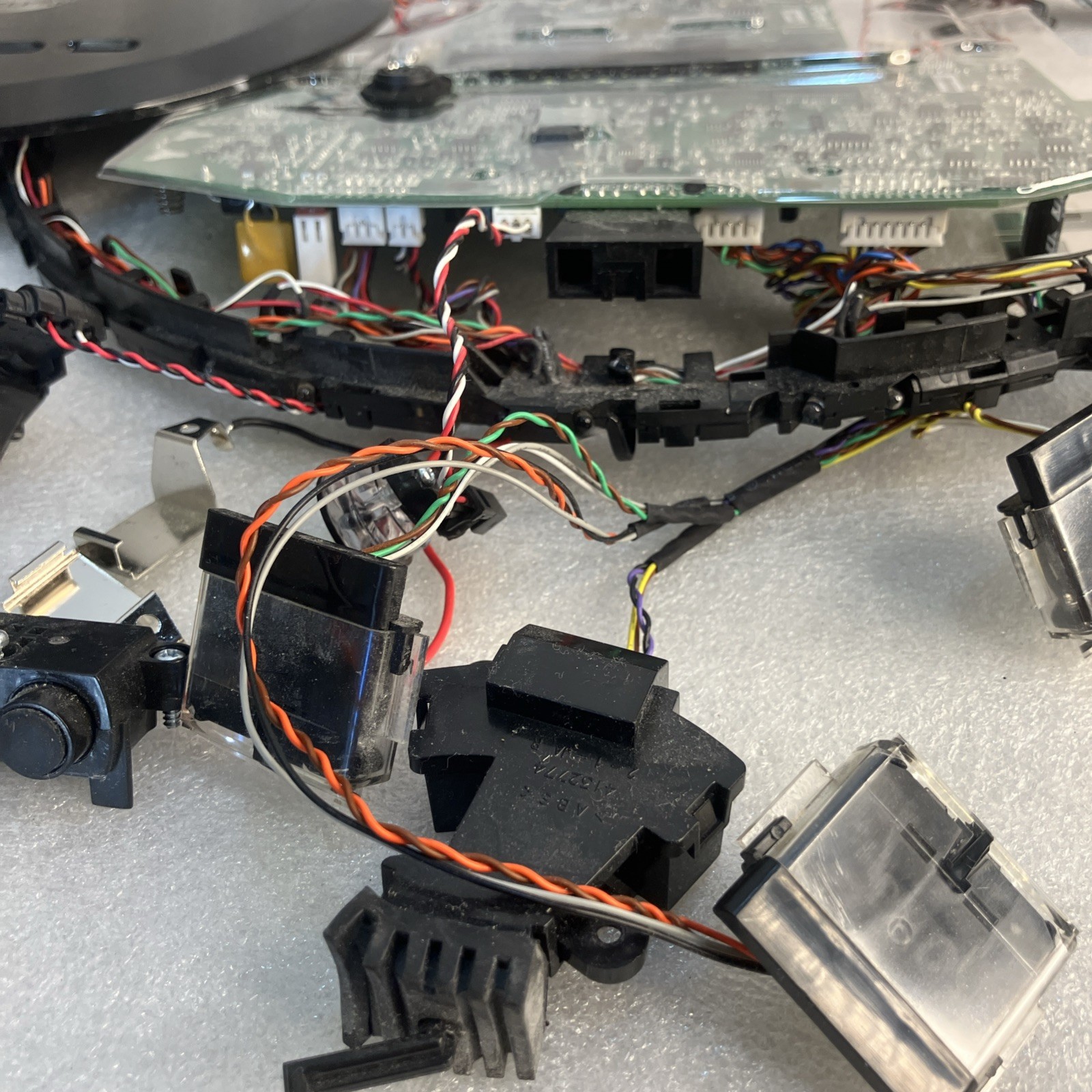 iRobot Roomba 805 Robotic Vacuum part, Circuit Board, All Sensors & Connections