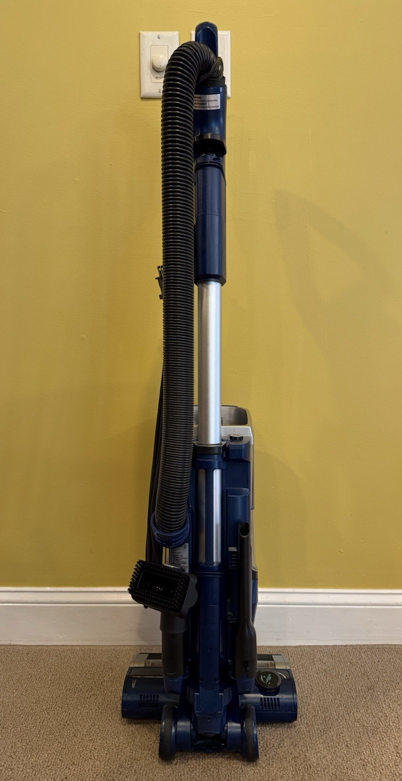 Shark Stratos Powered Lift Away DuoClean Powerfins HairPro Vacuum CleanerAZ3002