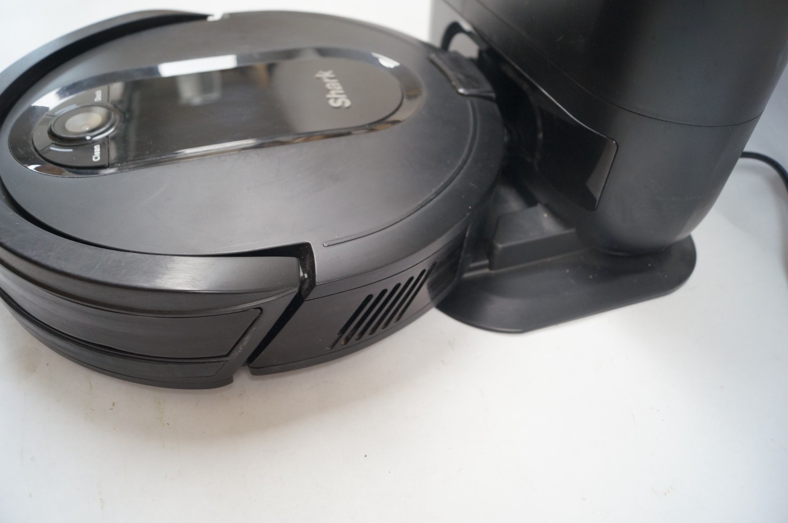 Shark UR1100S1US Robot Self-Empty Robot Vacuum Black EXC WORKING PoR C343