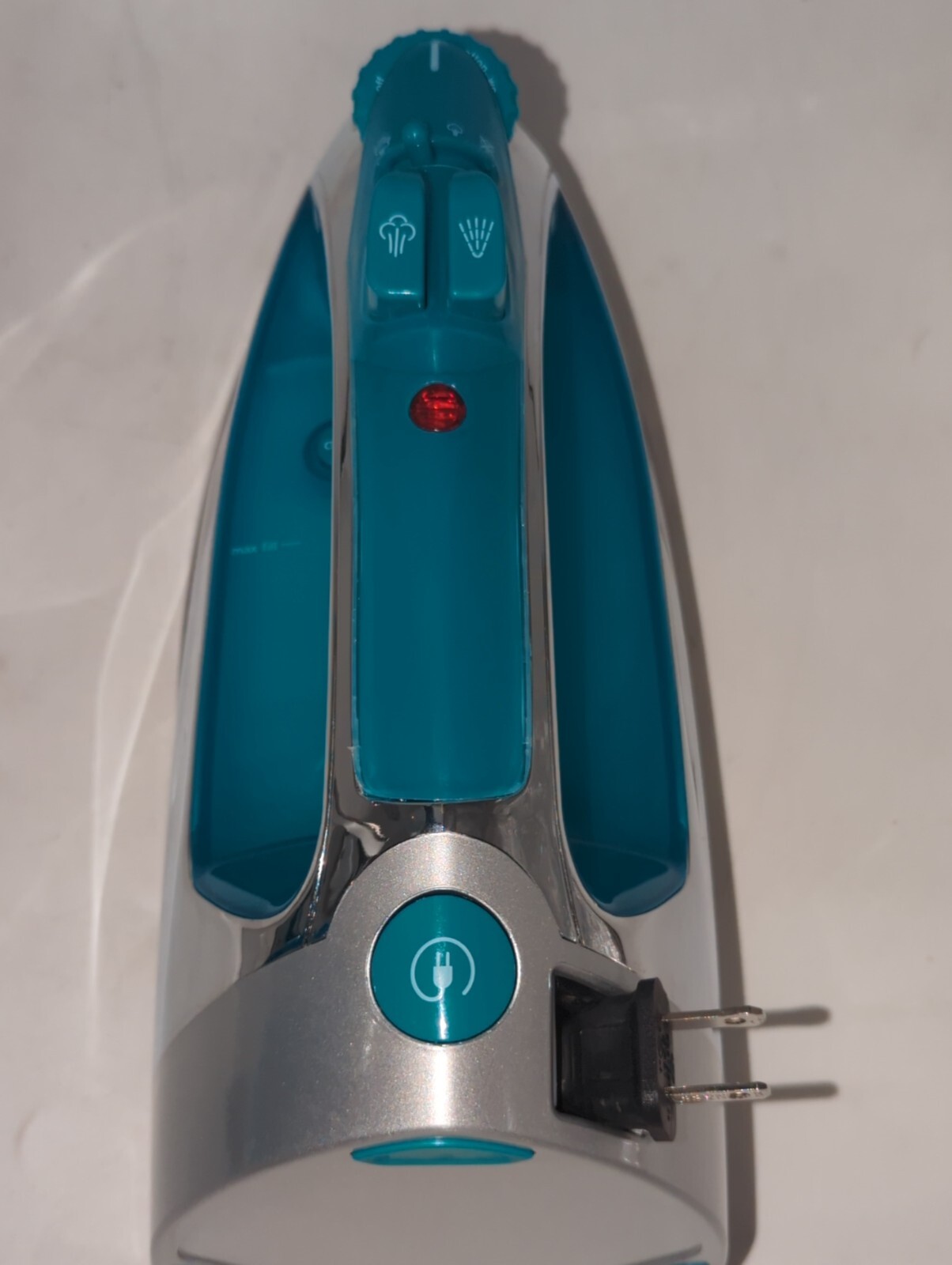 Sunbeam Steam Master Iron 1400 Watts Large Stainless Steel Soleplate with 8 ft R