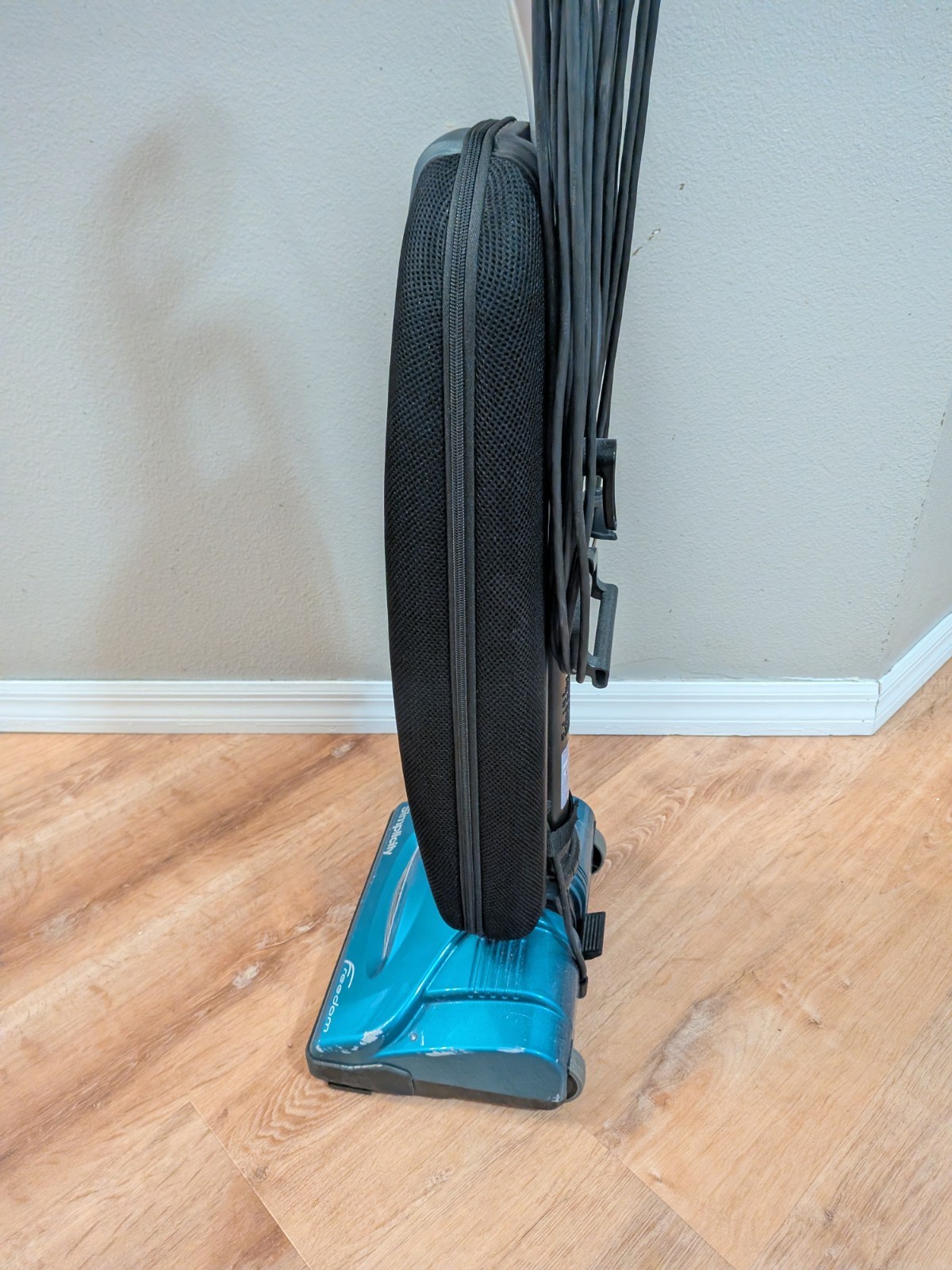 Simplicity Freedom S10P Premium Lightweight Bagged Upright Vacuum Cleaner Blue