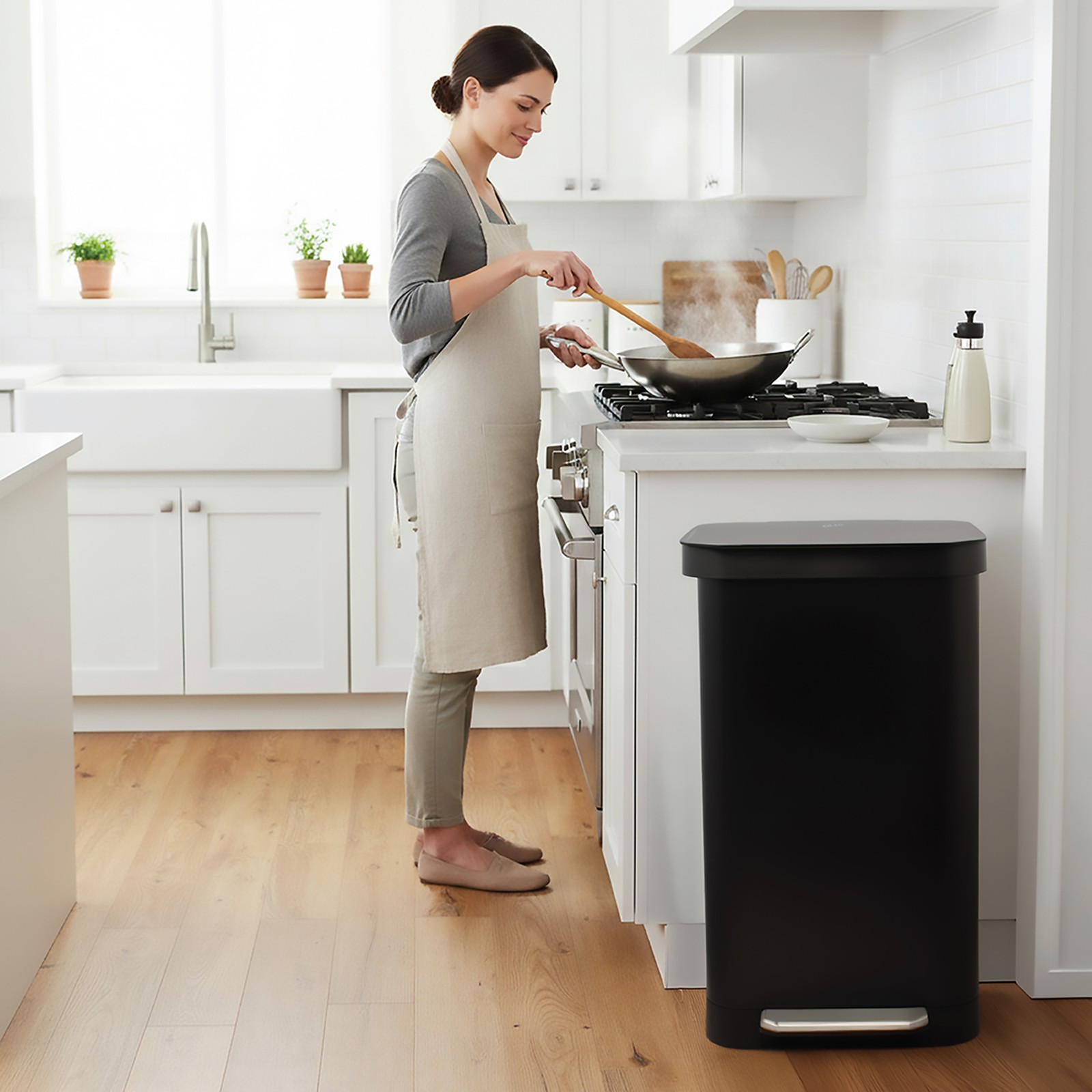 Glad Step Trash Can, Soft Close Bin w/Odor Protection, 20 Gal, Black (Open Box)