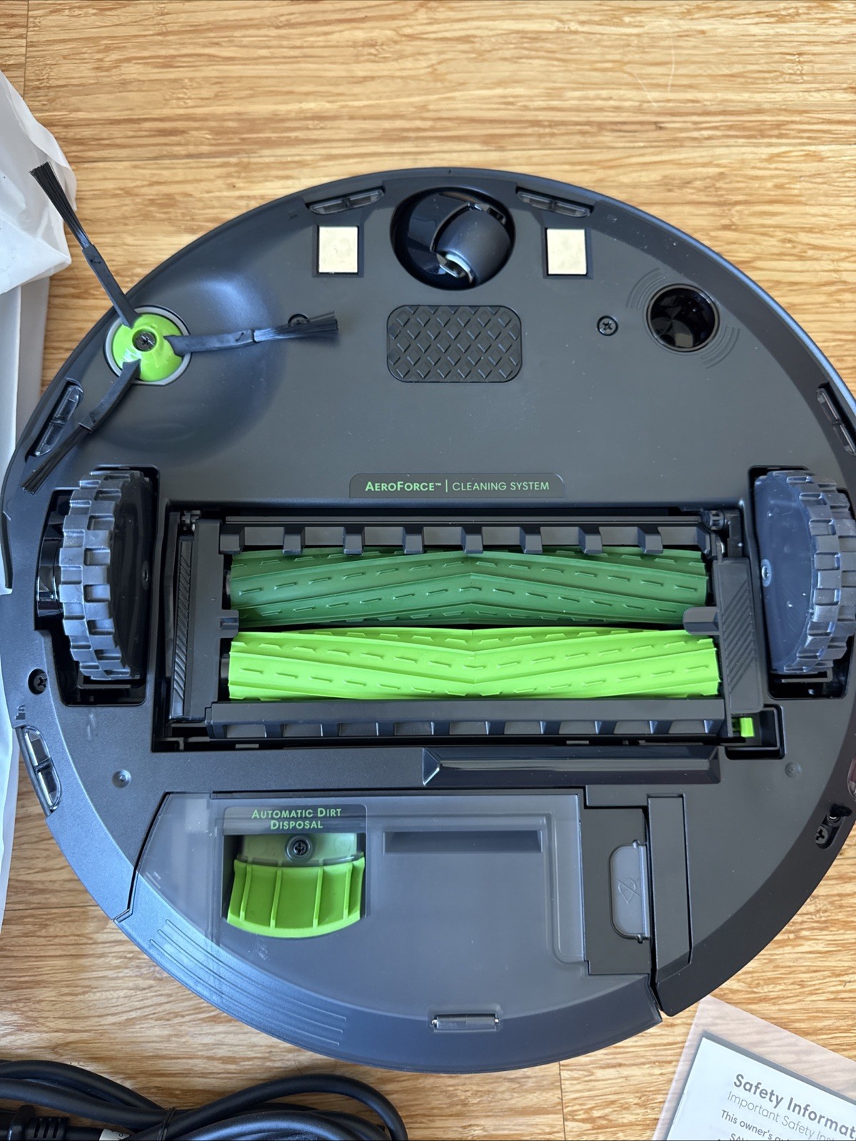 iRobot Roomba j7+ Wi-Fi Robot Vacuum Cleaner & Base / J7 Plus. New.