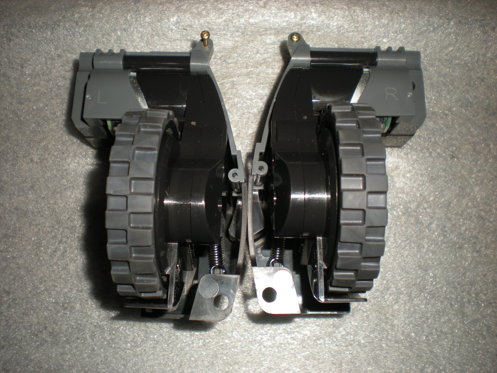 OEM iRobot Roomba e5 i3 i4 + i5 i6+i7 i7+ i8 J6 J7 J9 Set Of Right & Left Wheel
