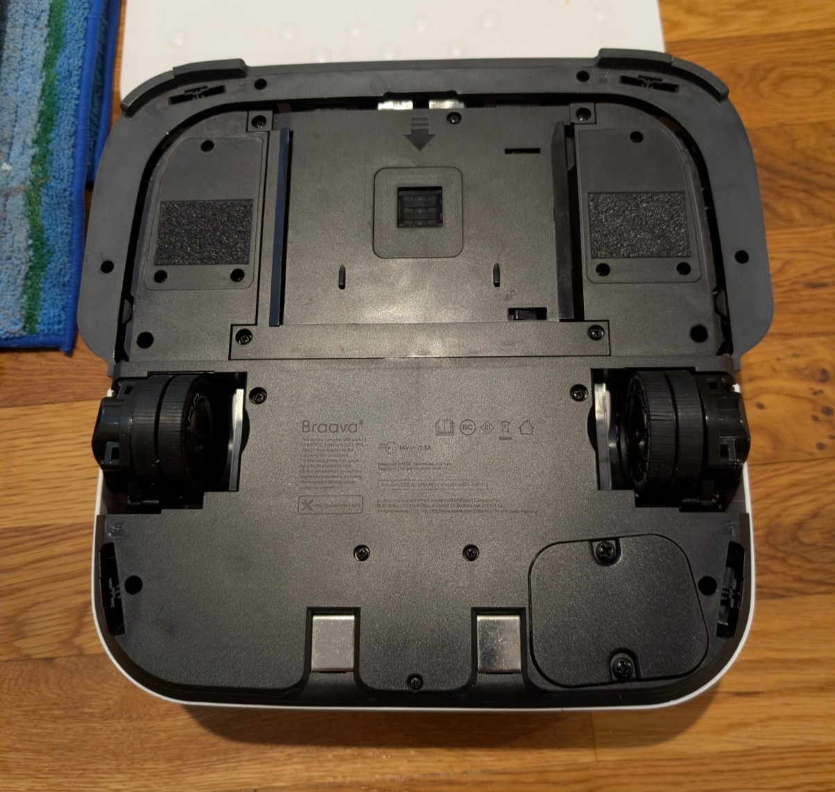 iRobot Braava Jet m6 M611020 Wi-Fi Robot Mop