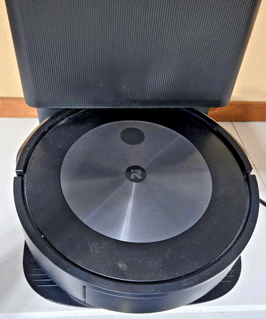 iRobot Roomba j7+ Self-Emptying Vacuum Cleaning Robot – only used two times!!