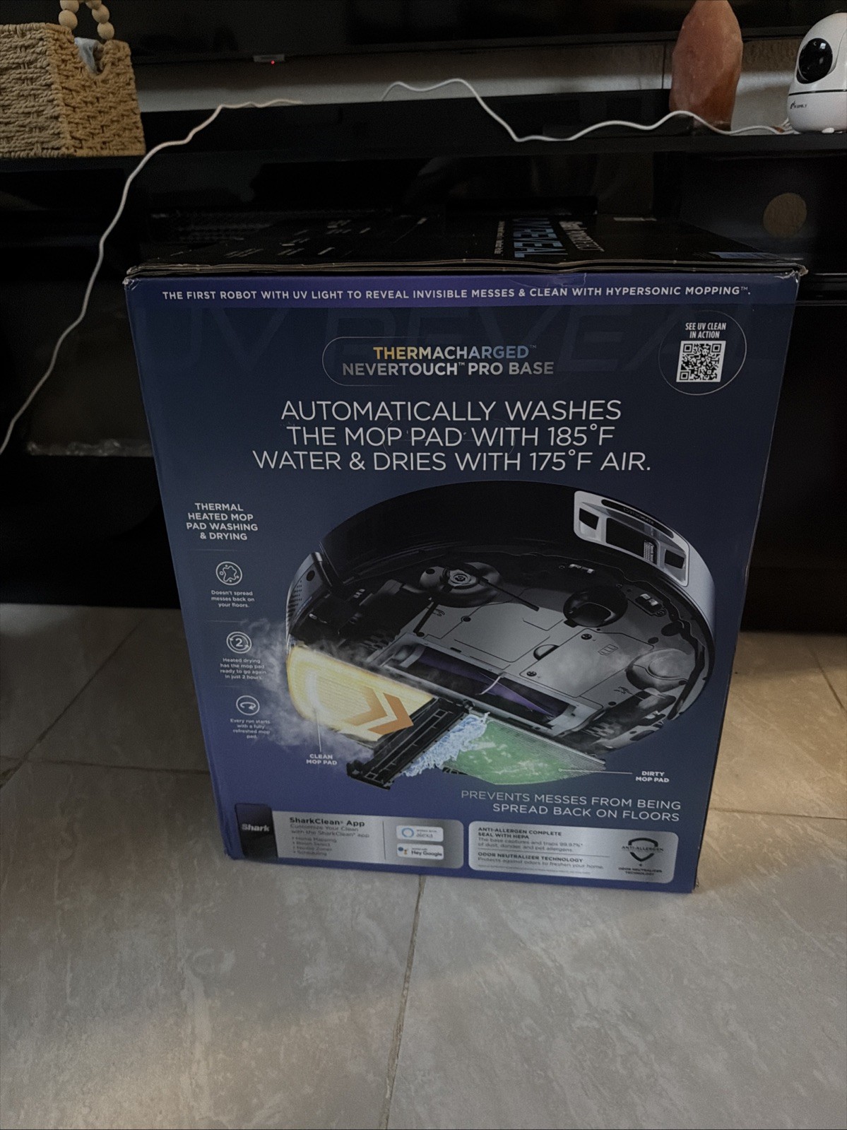 Shark PowerDetect UV Reveal – Robot vacuum cleaner and mop 2 in 1, black, RV3020