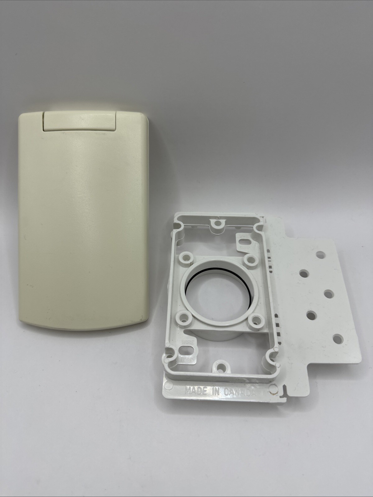 Plastiflex Central Vac Mounting Plate SV8001 +Full Door Face Plate Almond SV8030