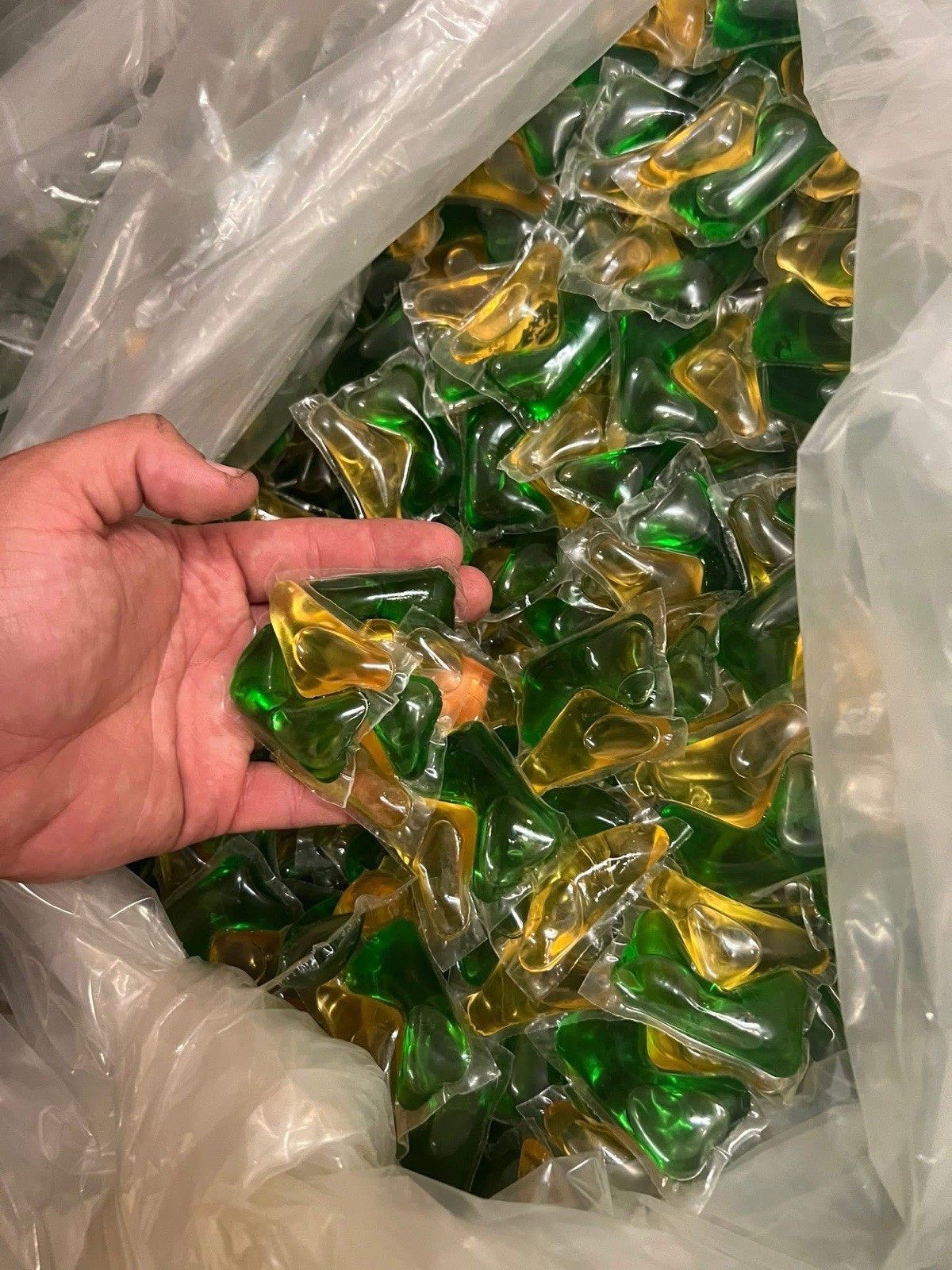 Approx. 700 Ct. Green/Yellow Laundry Detergent Pacs Bulk Case