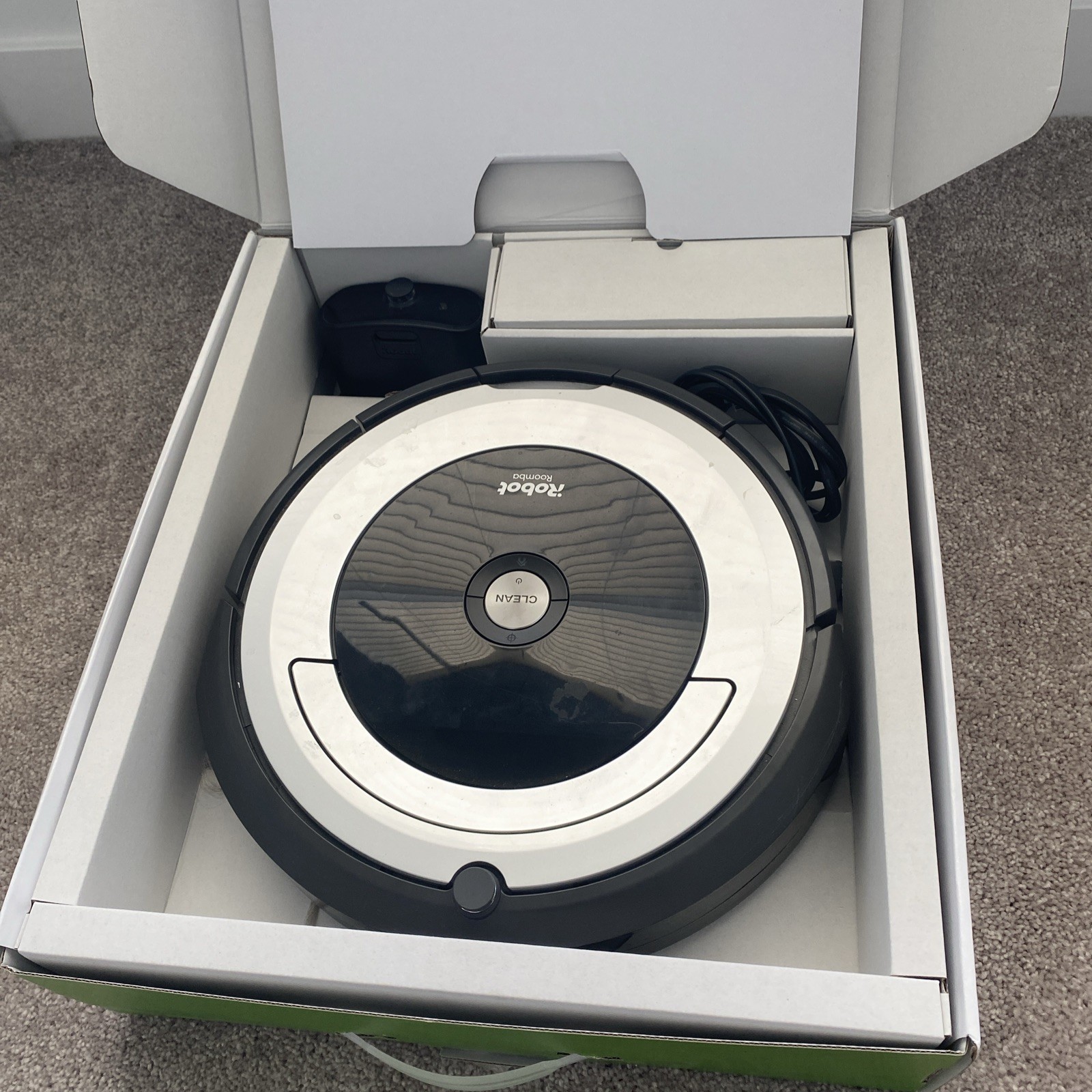 iRobot Roomba R690020 690 Wi-Fi Connected Vacuuming Robot