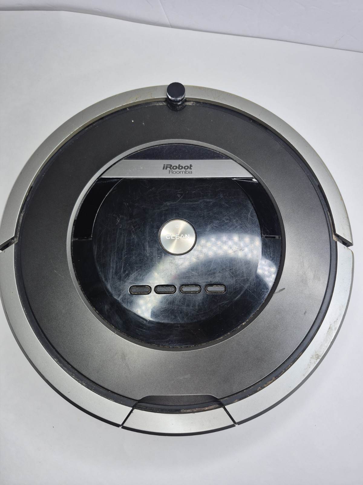 iRobot Roomba 870 Gray/Black Robotic Vacuum No Charger NEEDS BATTERY & Wheel