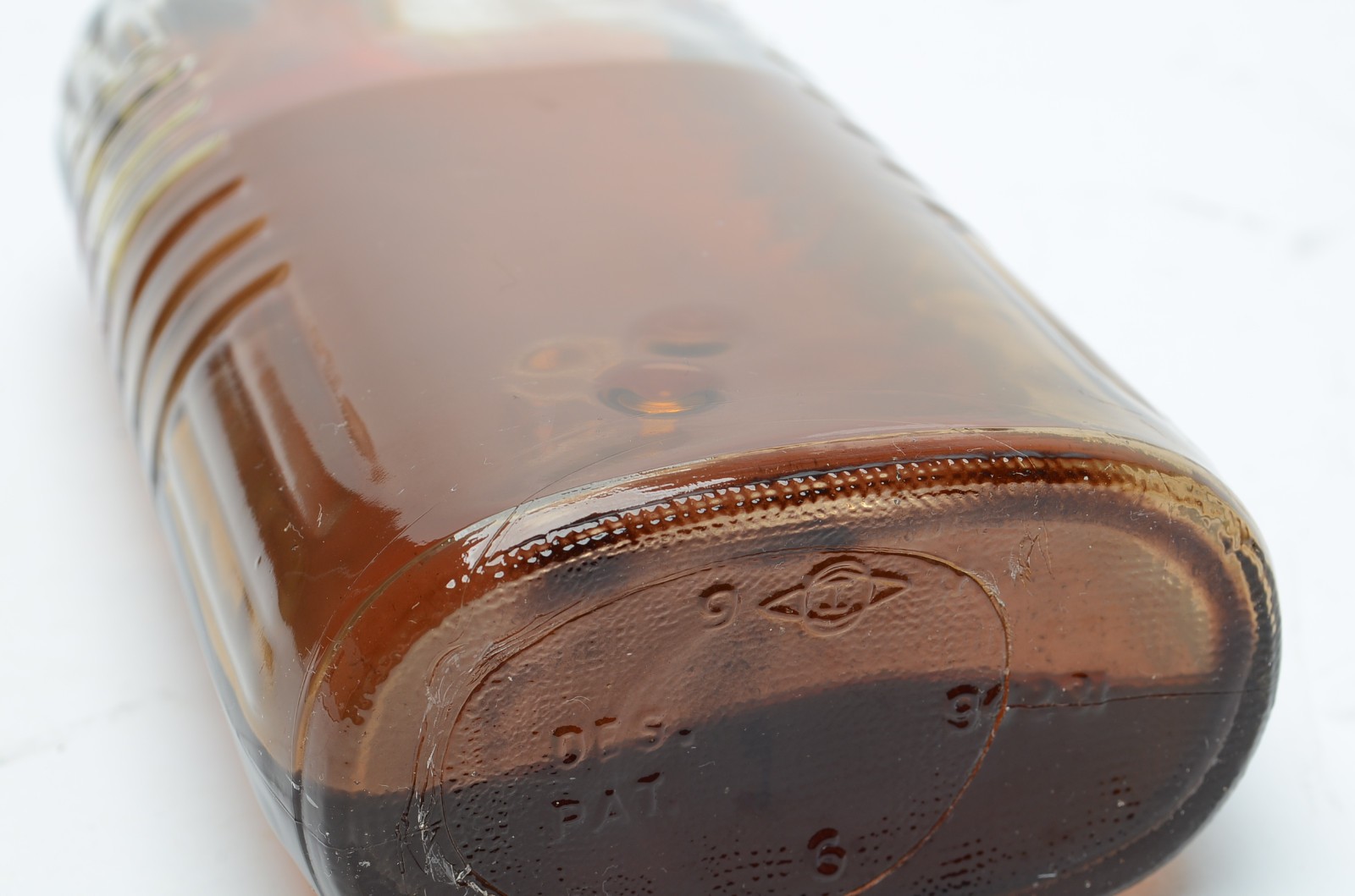 Old English Red Oil Polish Vintage Glass Bottle Approx 50% Full 1.5 Pint READ
