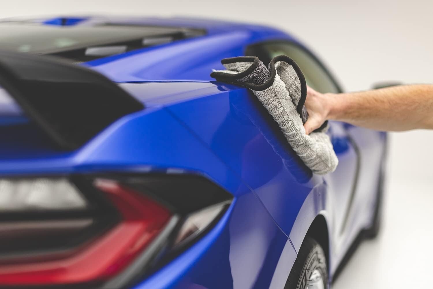 Fast-Drying Automotive Microfiber Towel with Buttersoft Suede Border – 20inx30in