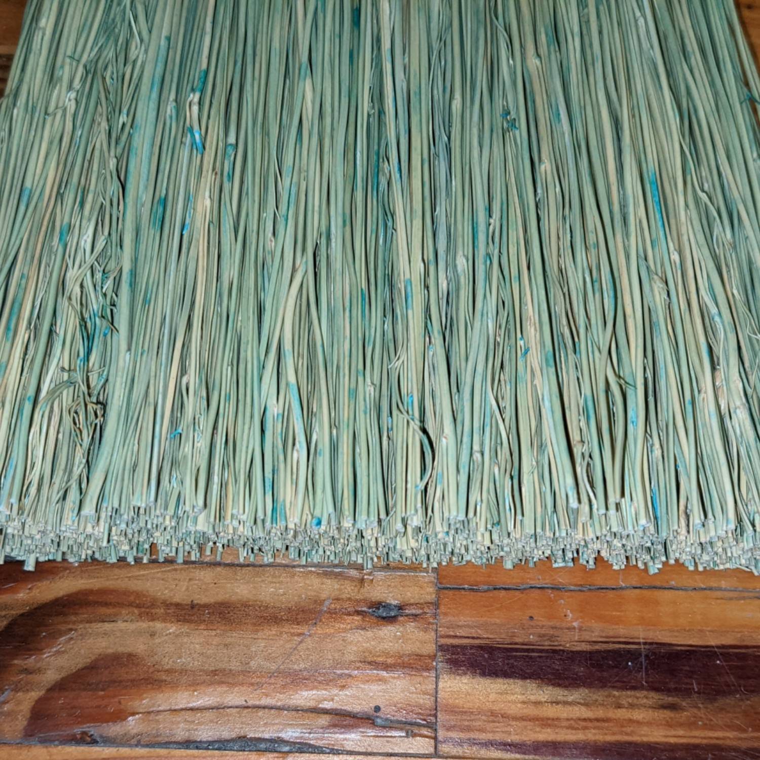 Lehman’s Amish-Made Whisk Broom, Authentic Corn Straw, Metal Hanging Hook, 11 in