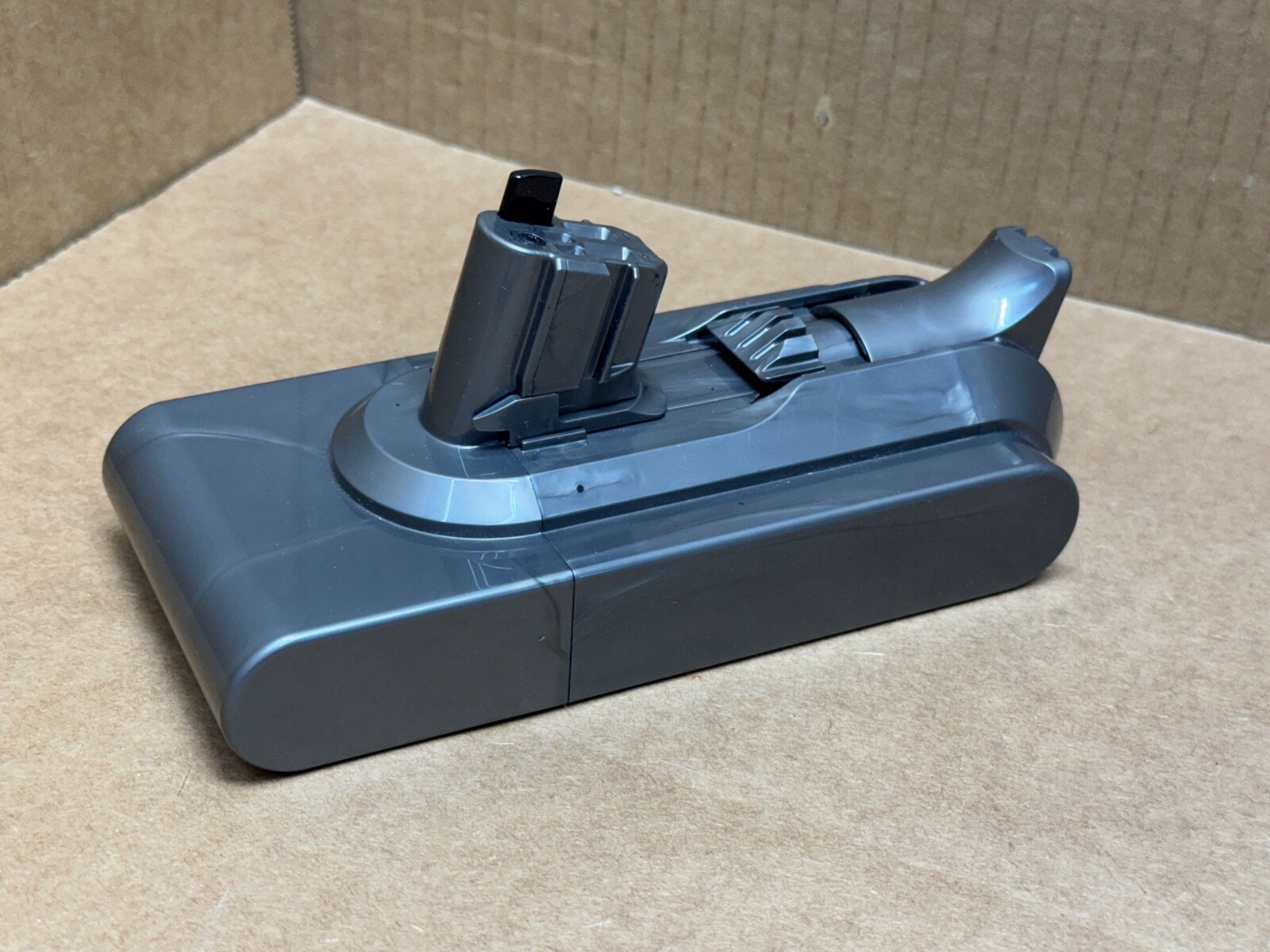 DYSON V15 OUTSIZE – SV47 / SV22 GENUINE OEM 3600mAh CLICK IN LI-ION BATTERY