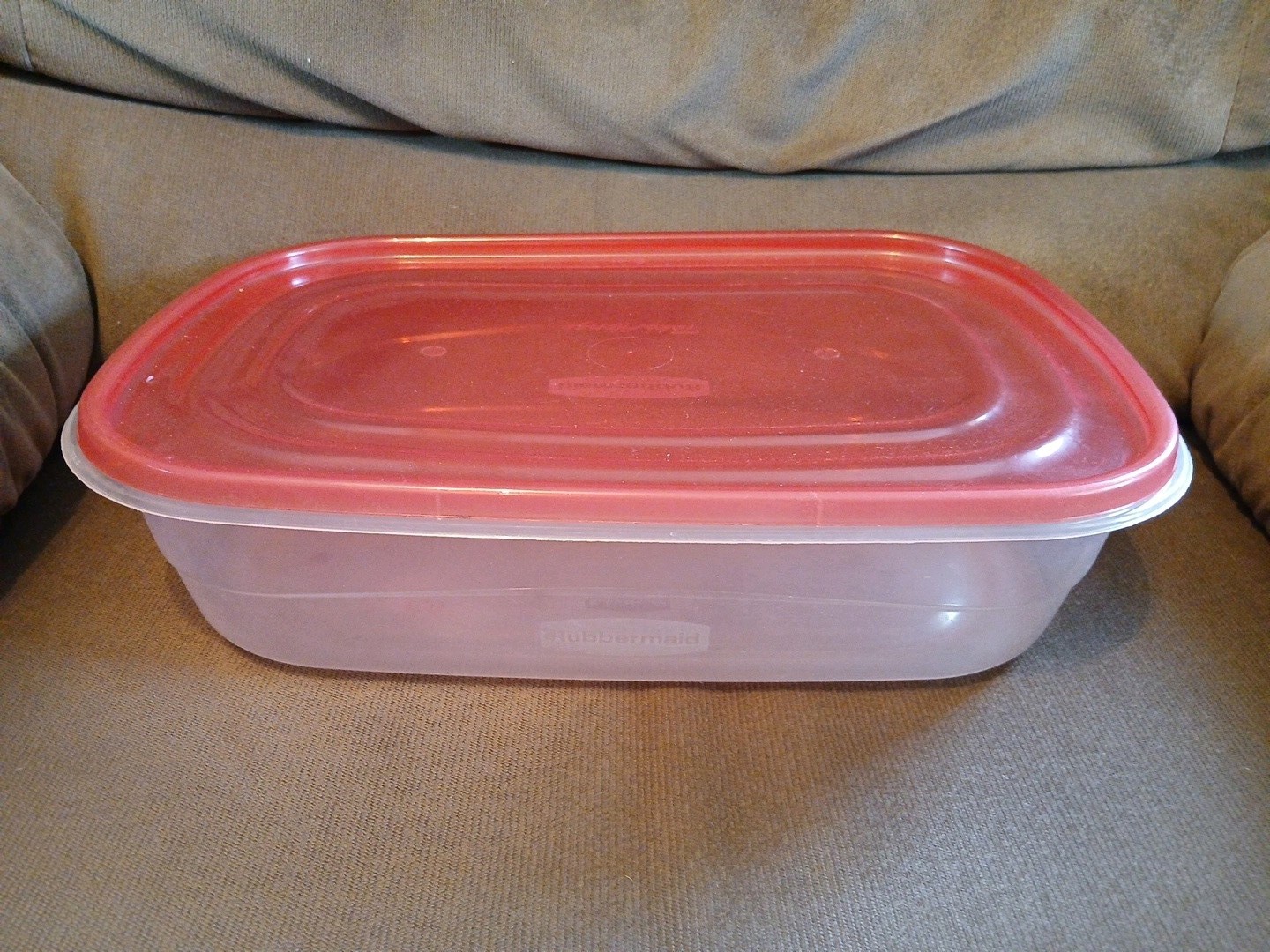 Large Rubbermaid 1.1 Gallon Storage Container With Red Lid 13″x8 3″ Deep