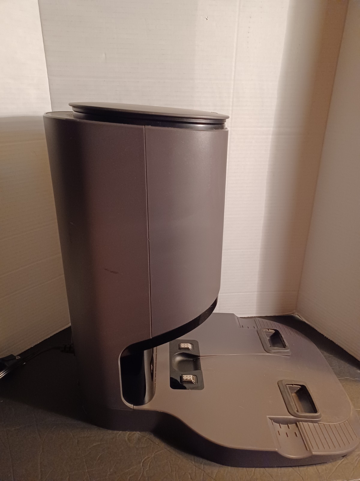 E COVACS DEEBOT OZMO T8 Smart Robot Vacuum In Good Condition