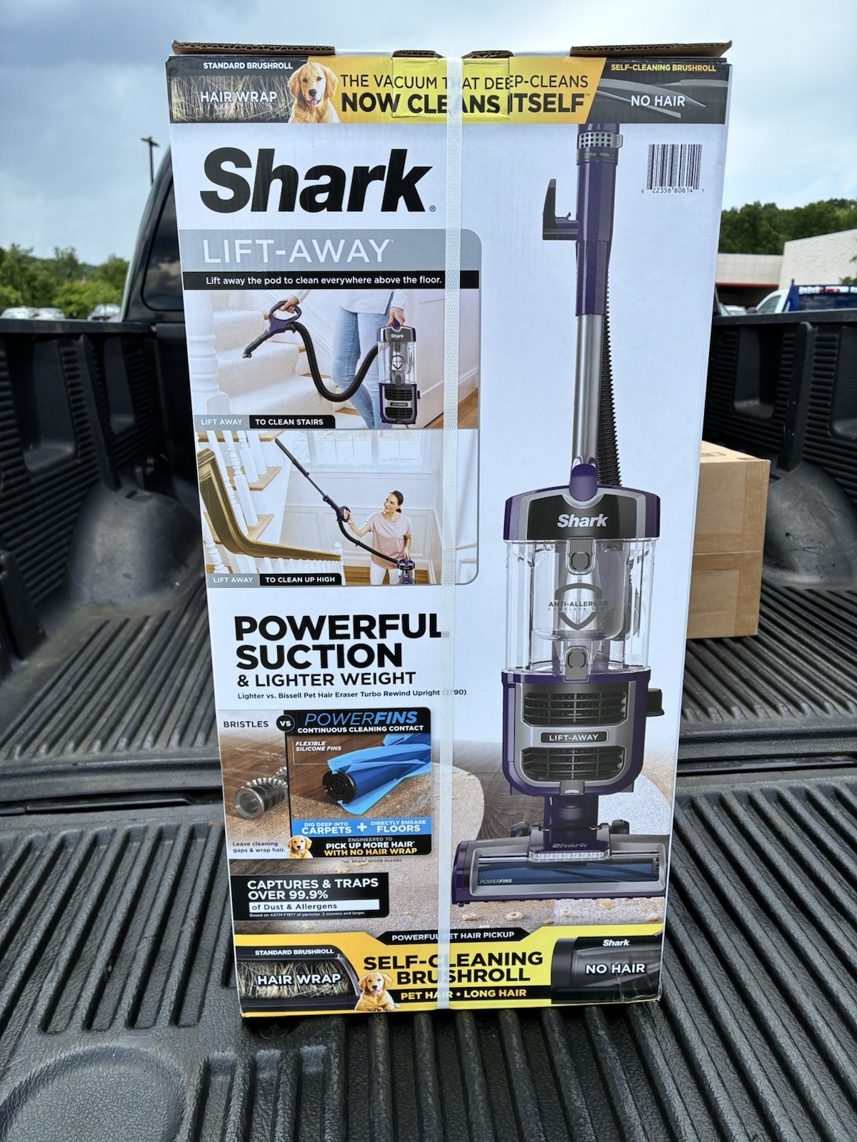 Shark ZD201 Navigator Lift-Away Upright Vacuum PowerFins HEPA Pet Vacuum