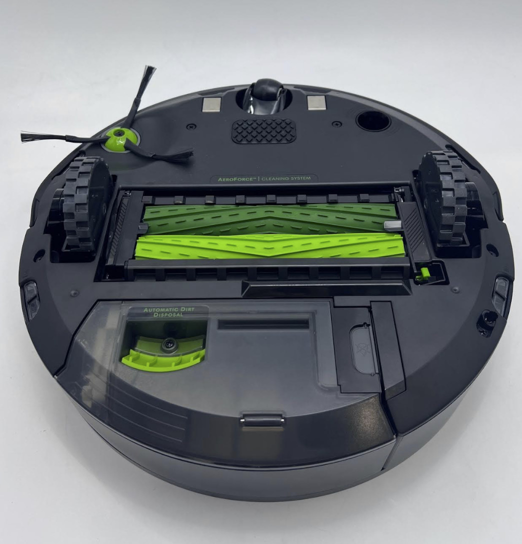iRobot Roomba j7+ (7550) Self-Emptying Robot Vacuum – BLACK J755020