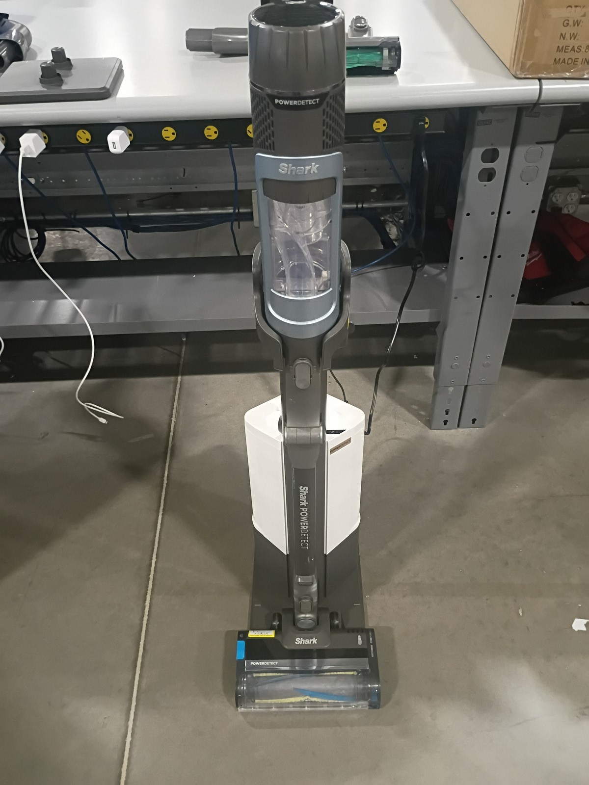 SHARK® CORDLESS POWERDETECT™ CLEAN & EMPTY SYSTEM – GRAY/ LIGHT – Scratch & Dent