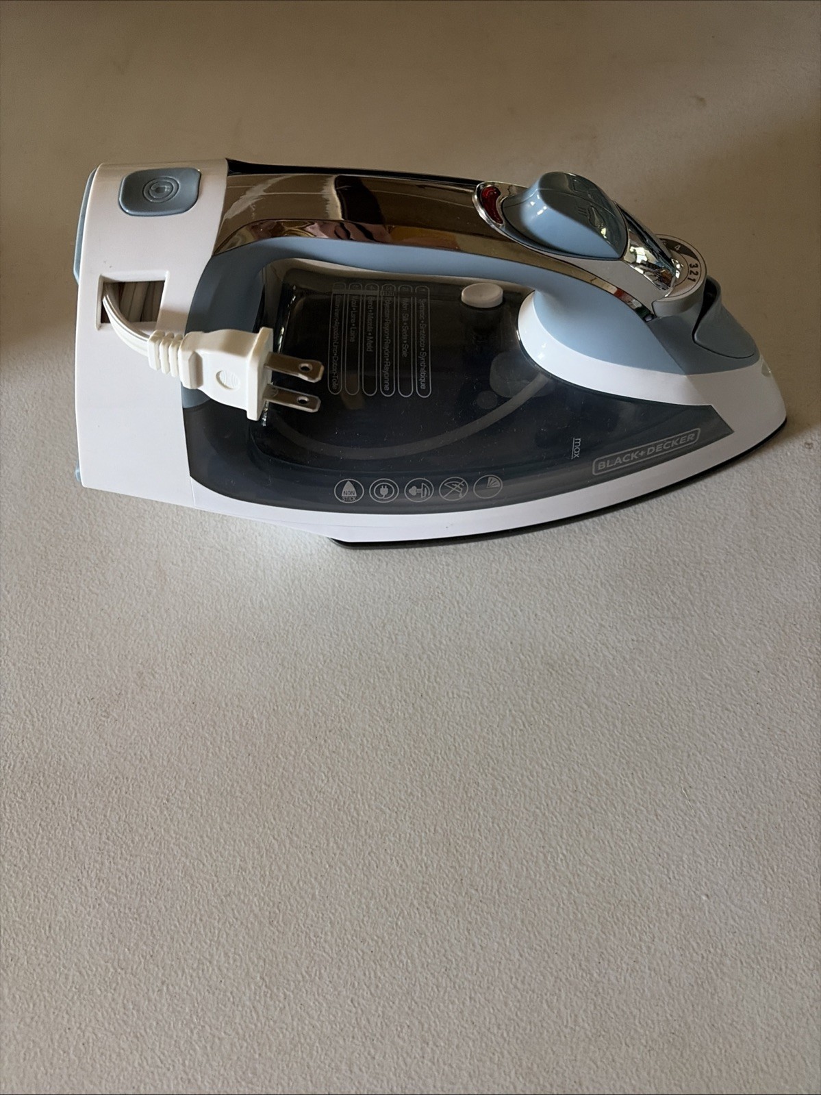 BLACK+DECKER Steam Iron Retractable Cord Gray