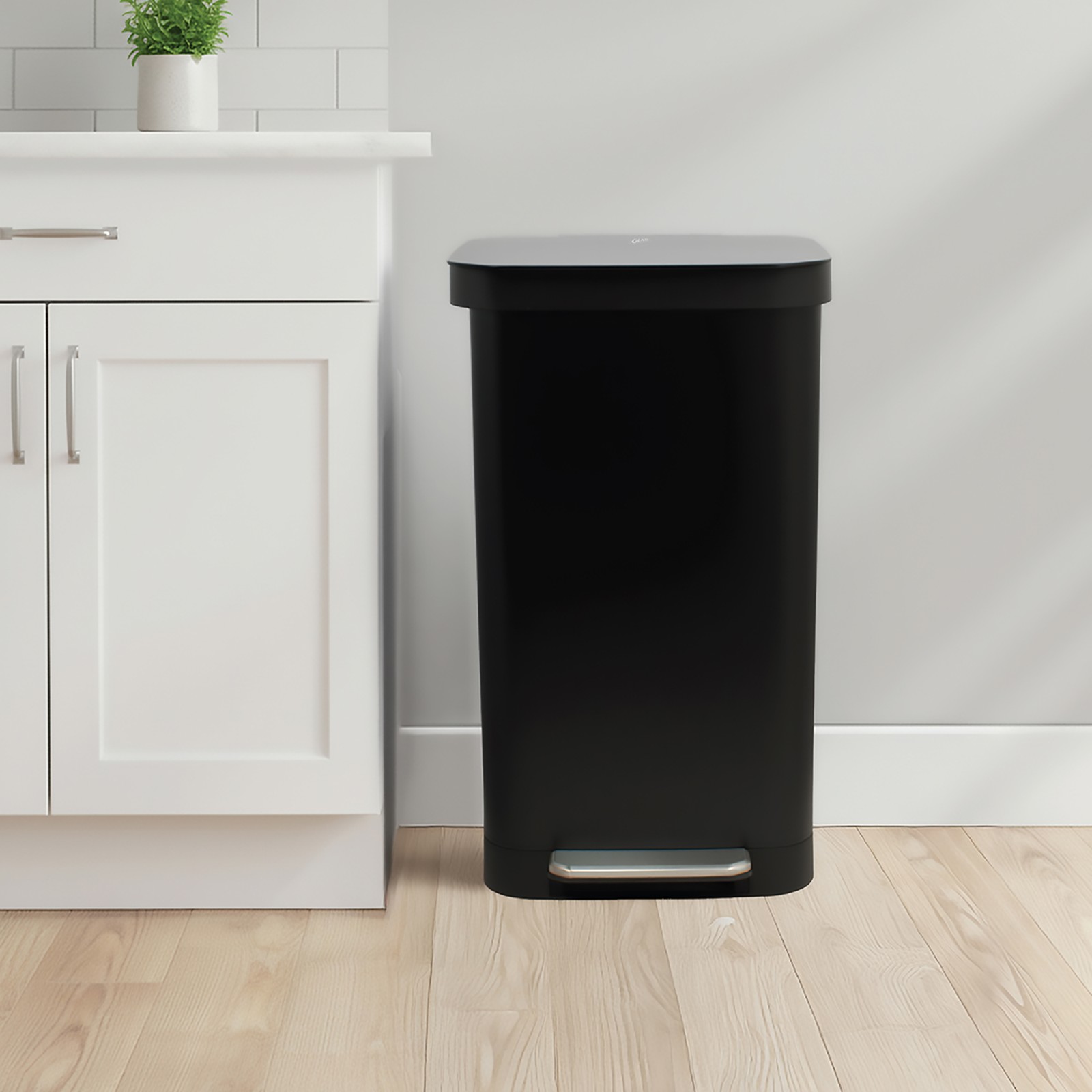 Glad Step Trash Can, Soft Close Bin w/Odor Protection, 20 Gal, Black (Open Box)