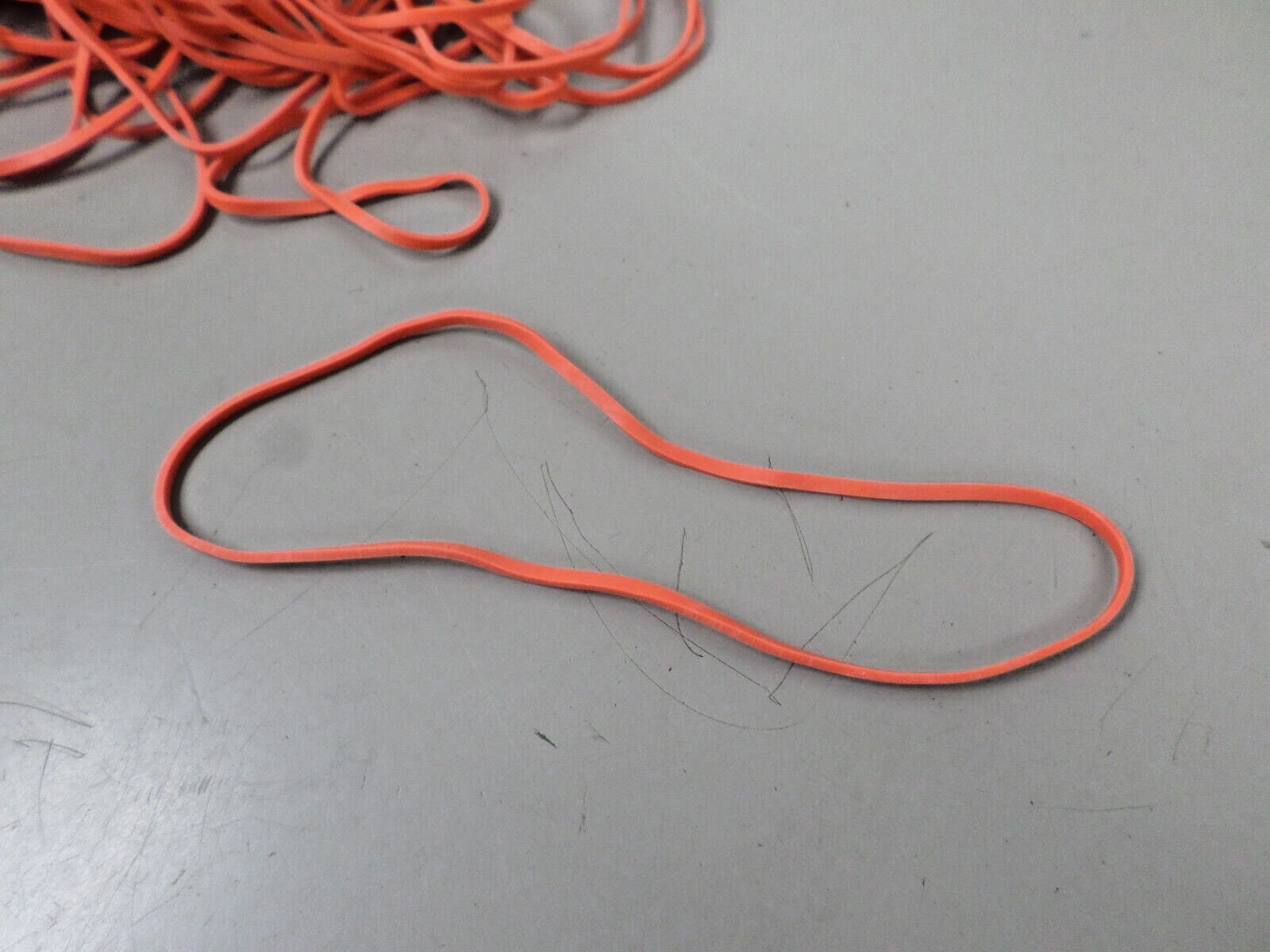 50 Pack 8-1/2″ x 1/8″ Rubber Bands for 23 to 32 Gallon Trash Can Bands