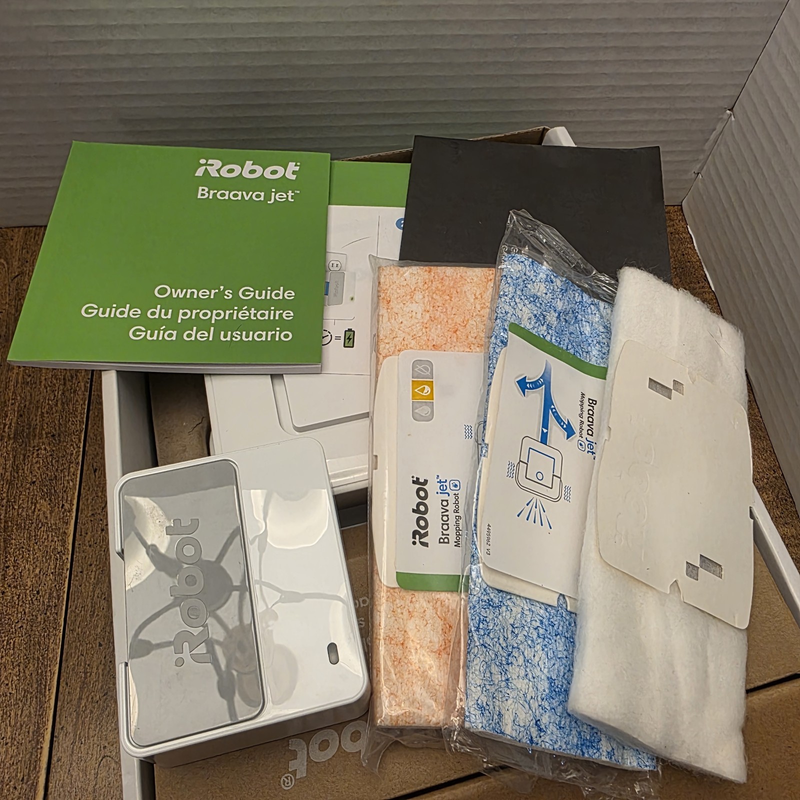 iRobot Braava Jet 240 APP CONTROL MOPPING ROBOT EX CONDITION BOX MANUALS PADS