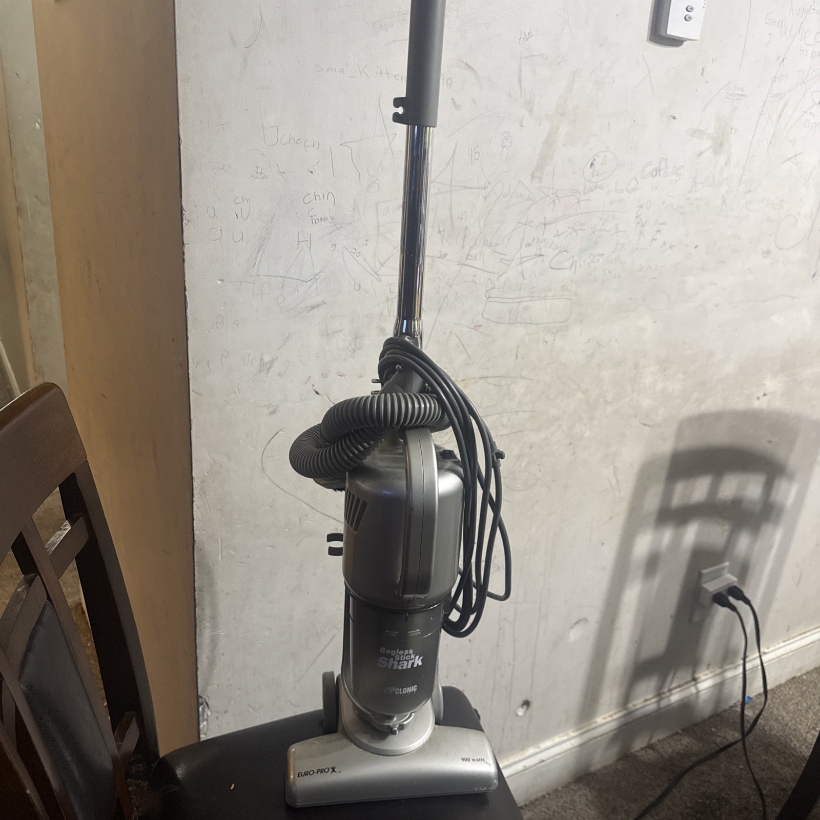 Shark Euro Pro Bagless Stick Cyclonic Action Vacuum Cleaner 900 Watts EP601