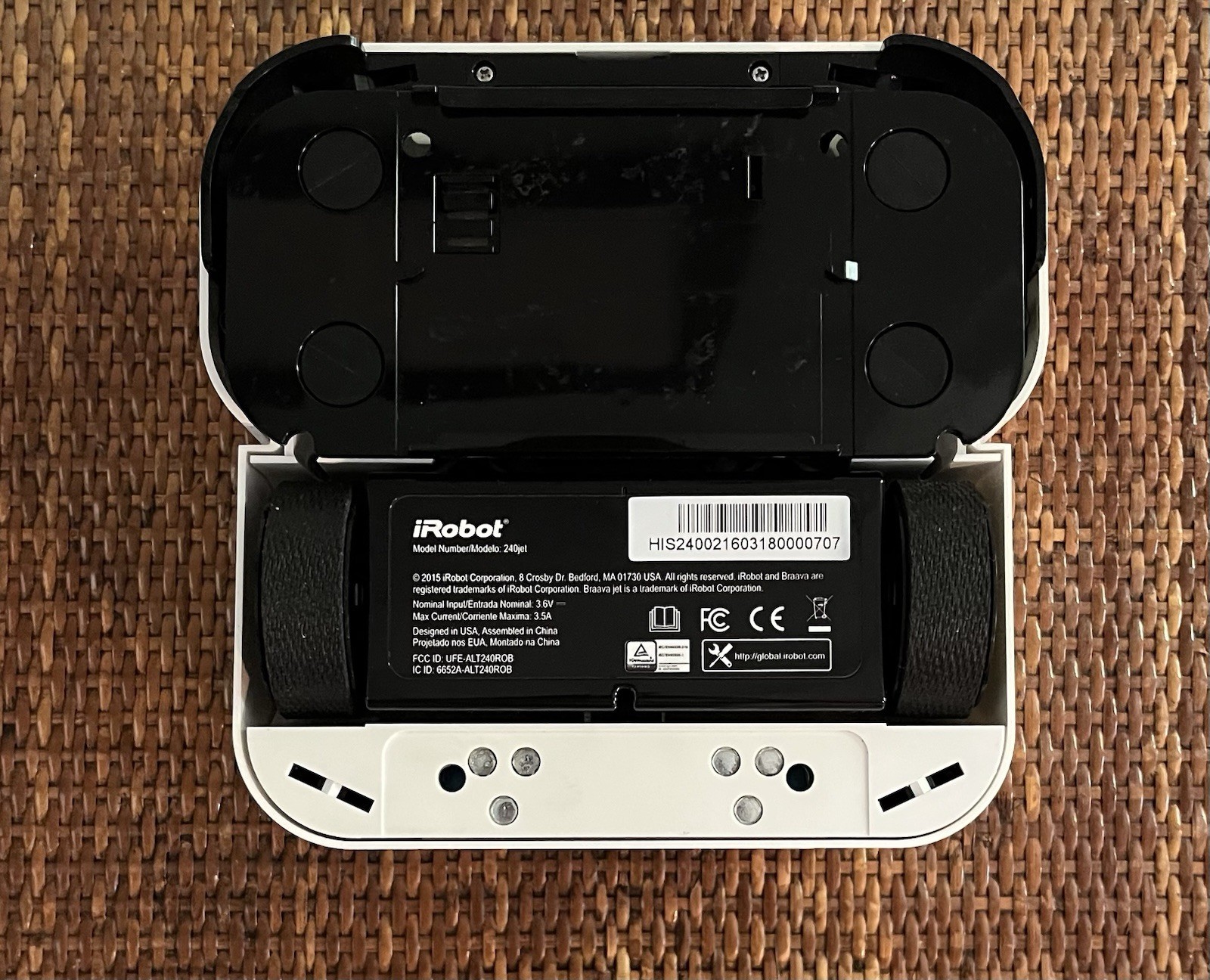 iRobot Braava Jet 240 Robot Mop App Control Precision Spray